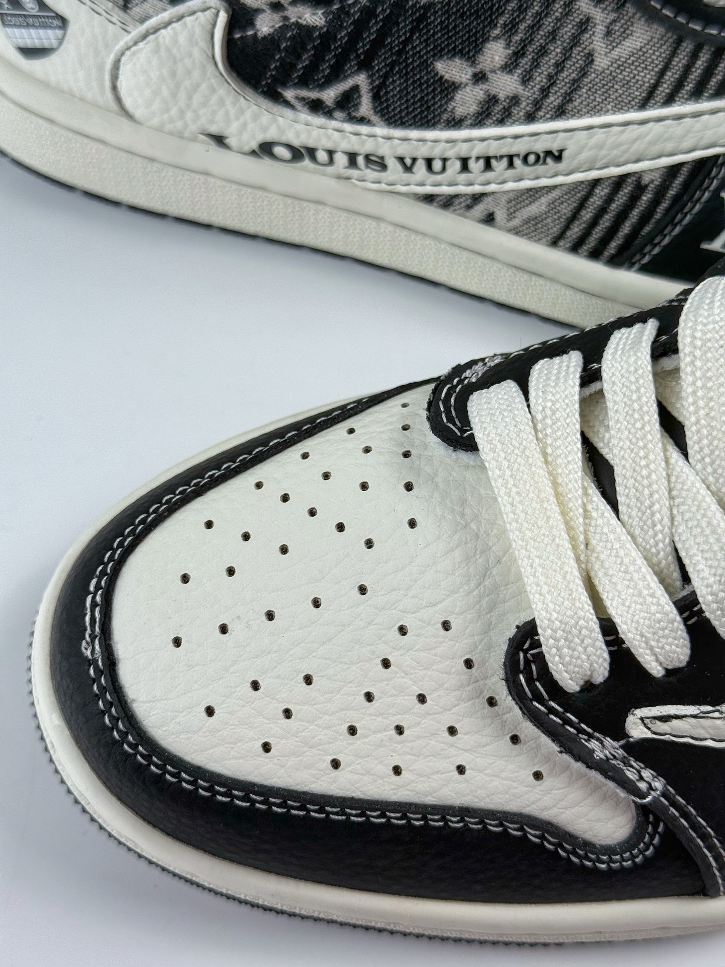 Travis Scott x Nike Air Jordan 1 Low x Louis Vuitton Air Jordan 1 Low 反转黑白倒钩 SC0601-052