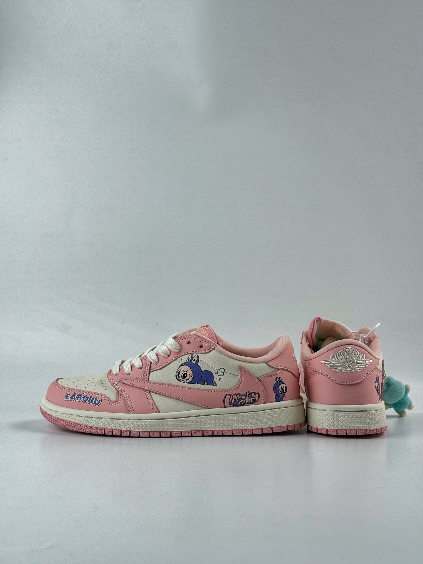 Travis Scott x Nike Air Jordan 1 Low x LABUBU Air Jordan 1 Low 反转粉白倒钩 DD7866-114