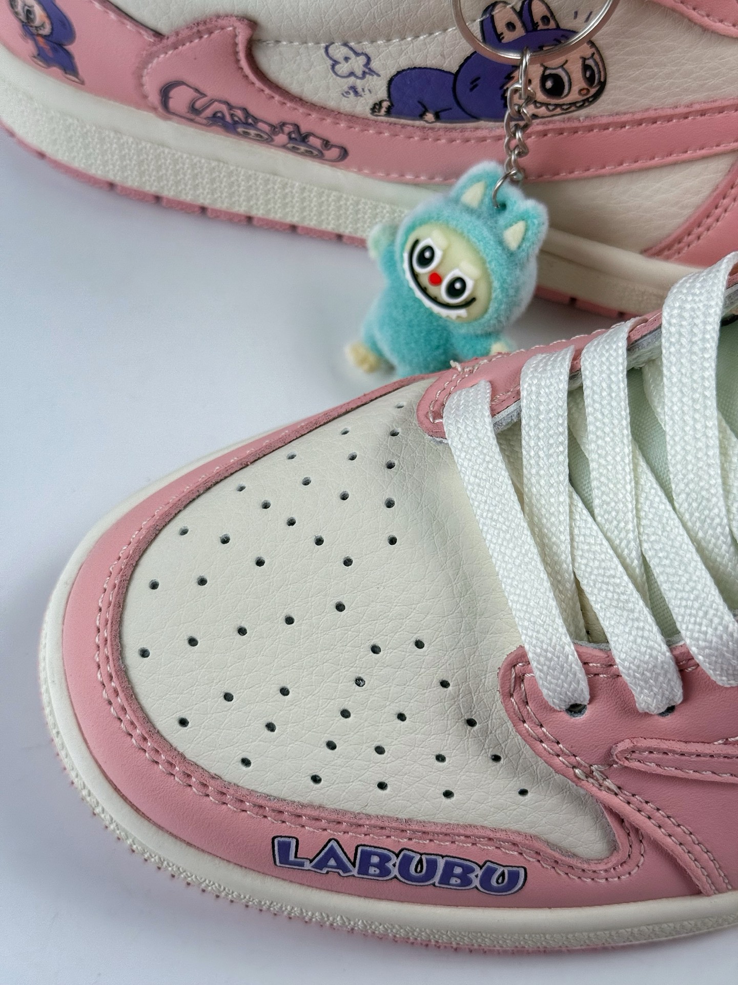 Travis Scott x Nike Air Jordan 1 Low x LABUBU Air Jordan 1 Low 反转粉白倒钩 DD7866-114