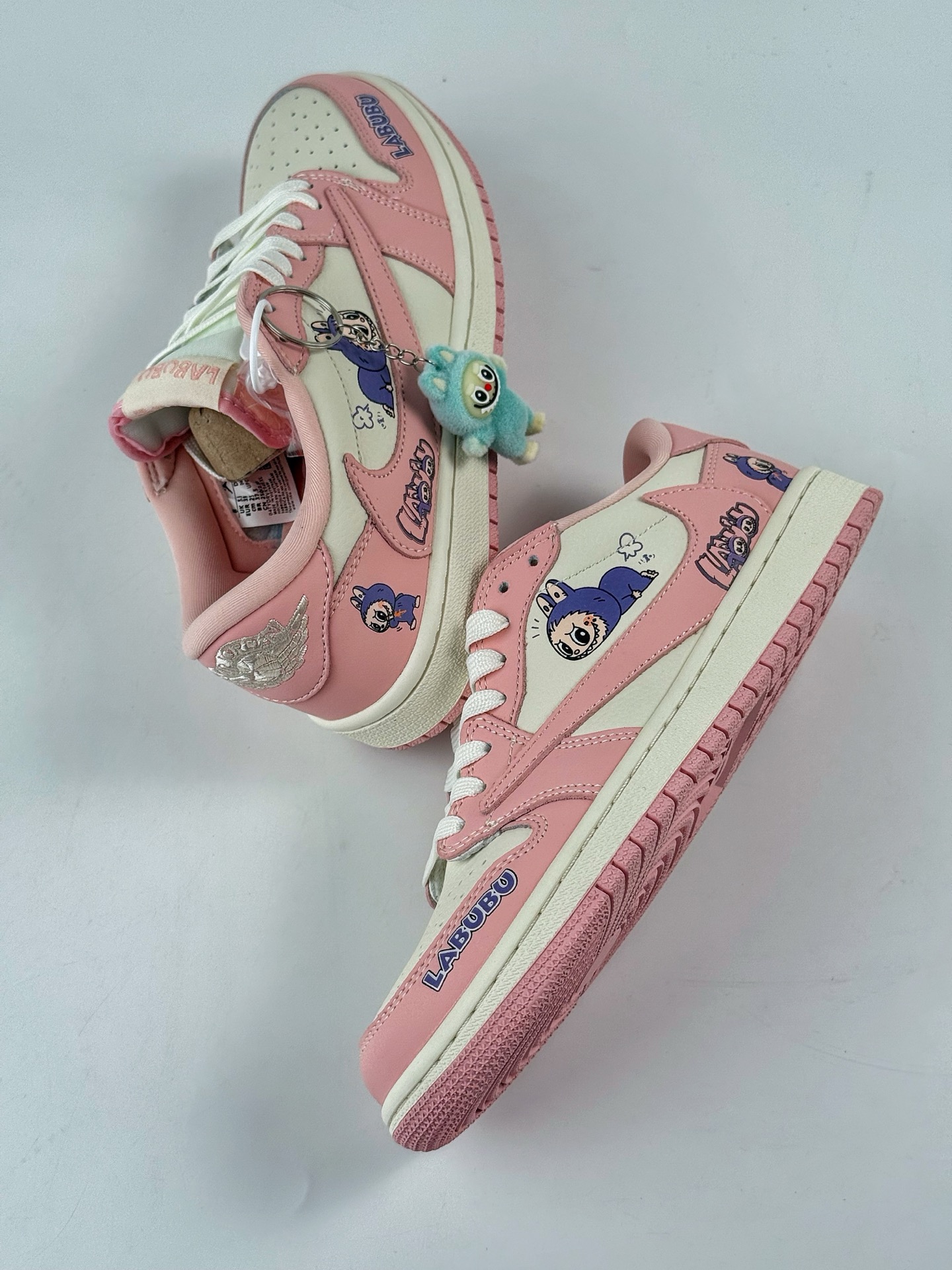 Travis Scott x Nike Air Jordan 1 Low x LABUBU Air Jordan 1 Low 反转粉白倒钩 DD7866-114
