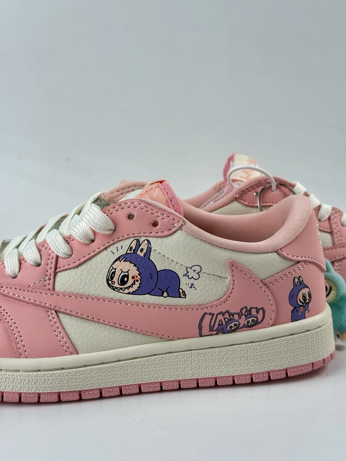 Travis Scott x Nike Air Jordan 1 Low x LABUBU Air Jordan 1 Low 反转粉白倒钩 DD7866-114