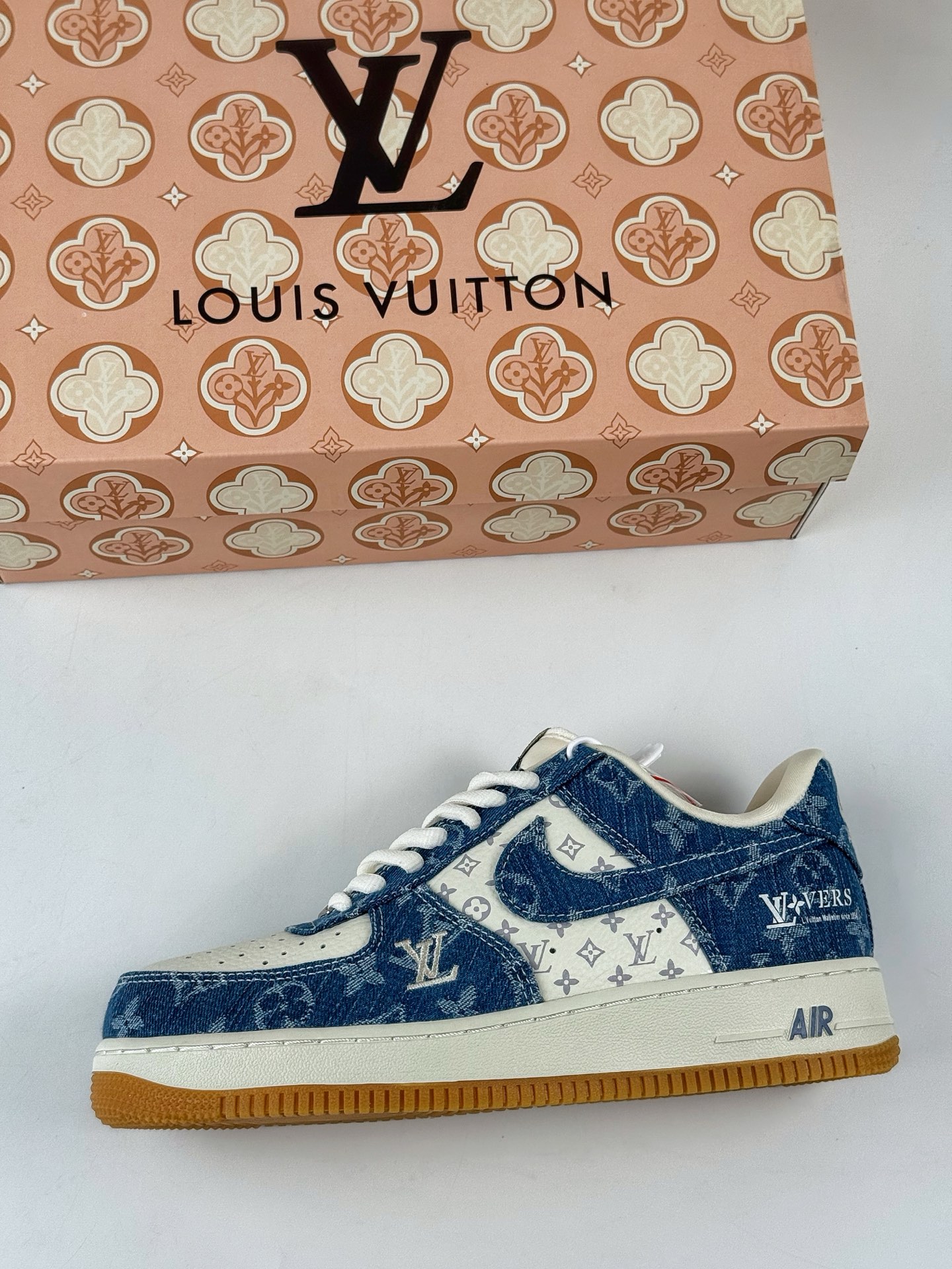 260 Nike Air Force 1 Low 07 x Louis Vuitton 蓝白牛仔 YF9511-813-Chinese UA Cheap High Quatity Brand Clothes Bags handbags Sneakers wholesale wholesaler seller from China Factory suppliers Fashion Clothing Shoes best Quality Beautiful Price 260 Nike Air Force 1 Low 07 x Louis Vuitton 蓝白牛仔 YF9511-813