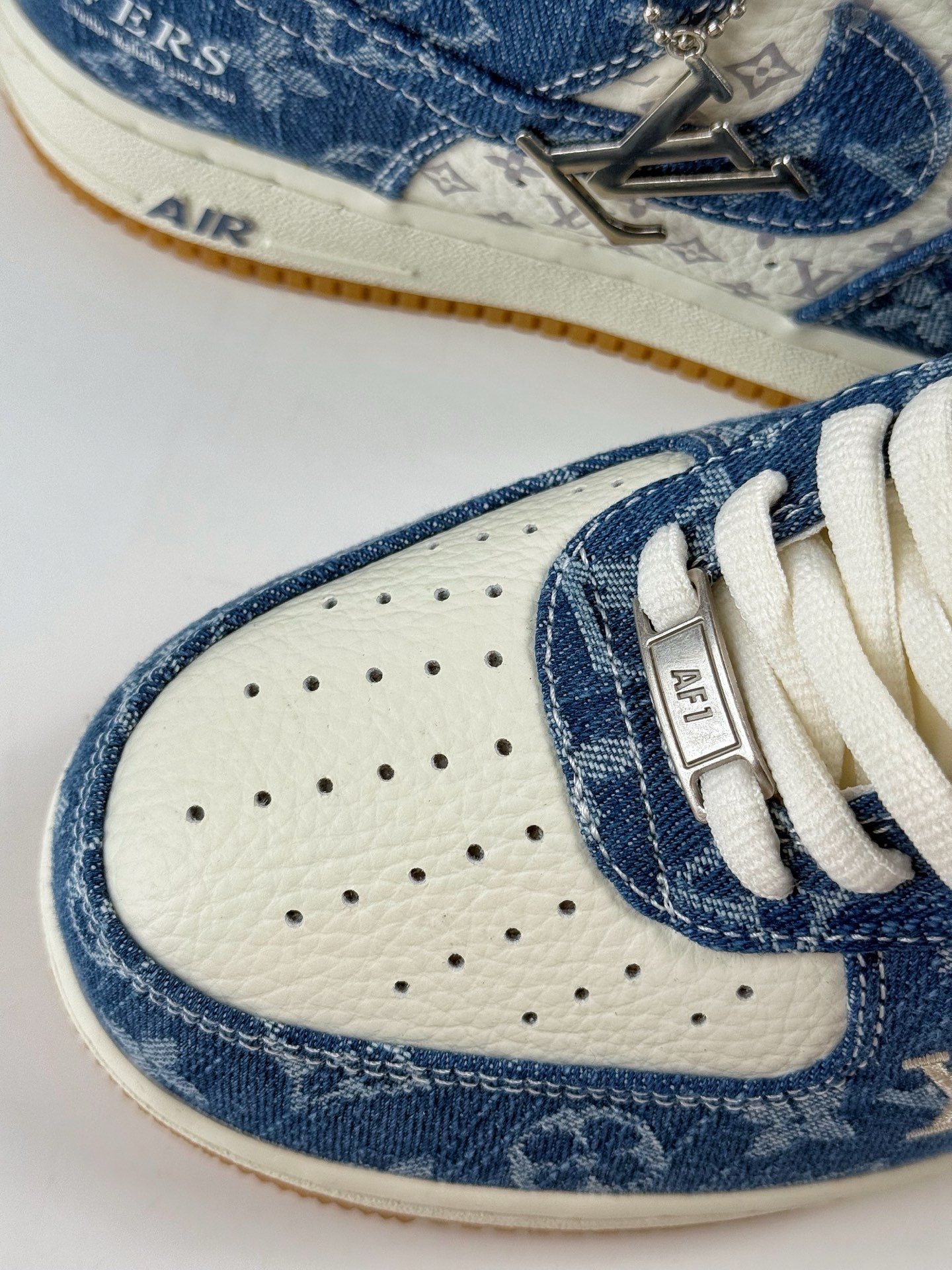 260 Nike Air Force 1 Low 07 x Louis Vuitton 蓝白牛仔 YF9511-813-Chinese UA Cheap High Quatity Brand Clothes Bags handbags Sneakers wholesale wholesaler seller from China Factory suppliers Fashion Clothing Shoes best Quality Beautiful Price 260 Nike Air Force 1 Low 07 x Louis Vuitton 蓝白牛仔 YF9511-813