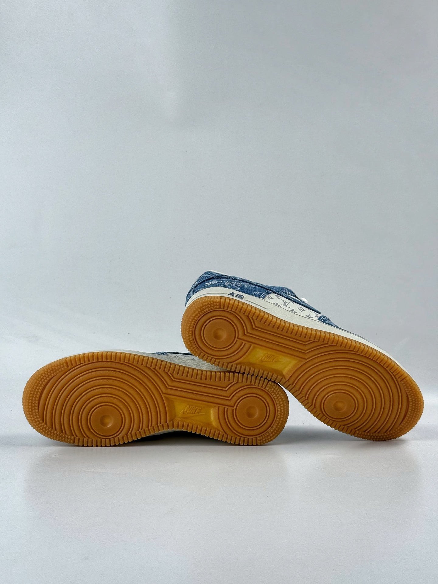 260 Nike Air Force 1 Low 07 x Louis Vuitton 蓝白牛仔 YF9511-813-Chinese UA Cheap High Quatity Brand Clothes Bags handbags Sneakers wholesale wholesaler seller from China Factory suppliers Fashion Clothing Shoes best Quality Beautiful Price 260 Nike Air Force 1 Low 07 x Louis Vuitton 蓝白牛仔 YF9511-813