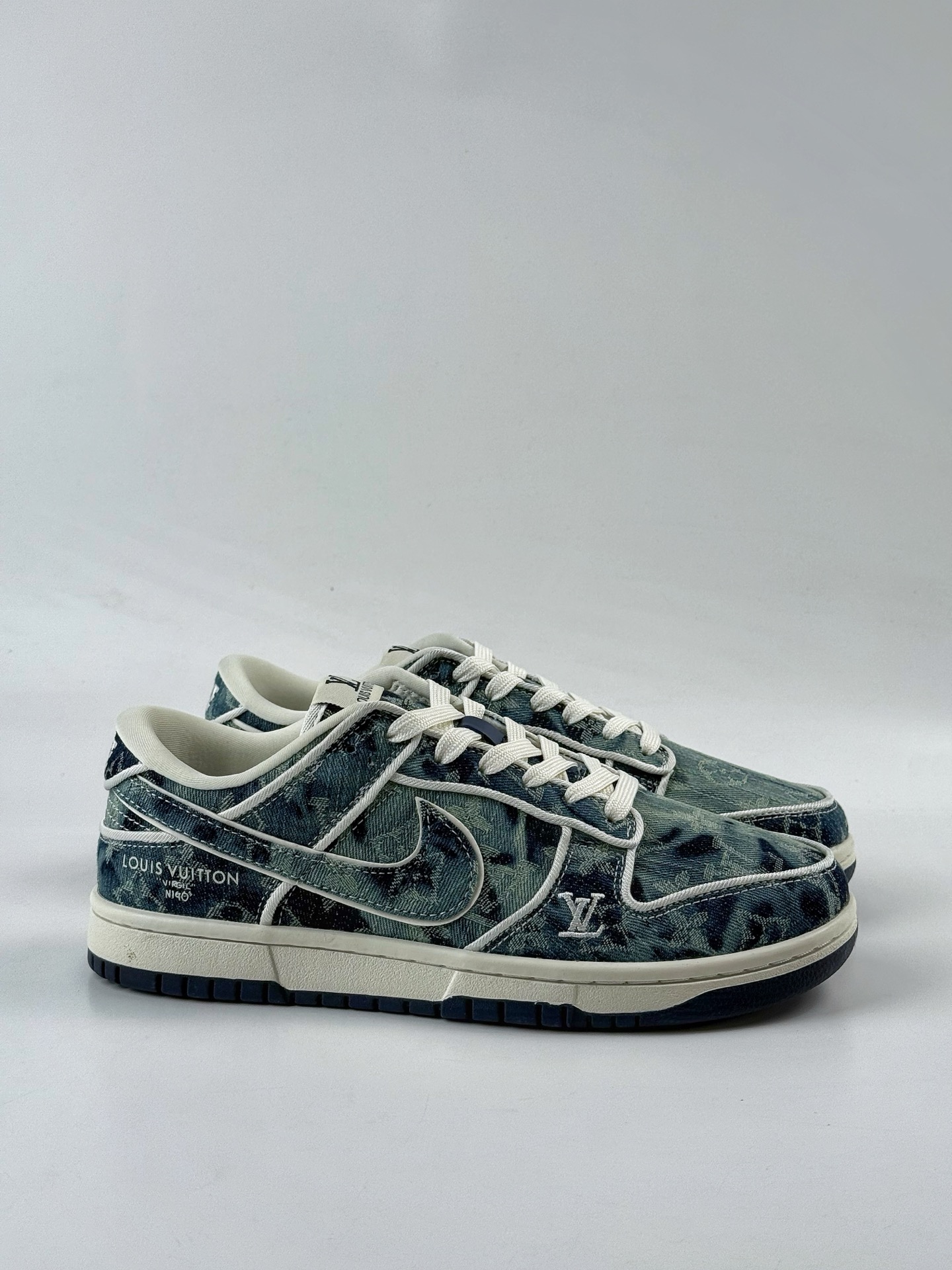 NIKE SB Dunk Low RETRO x Louis Vuitton 蓝白牛仔 SC0601-466