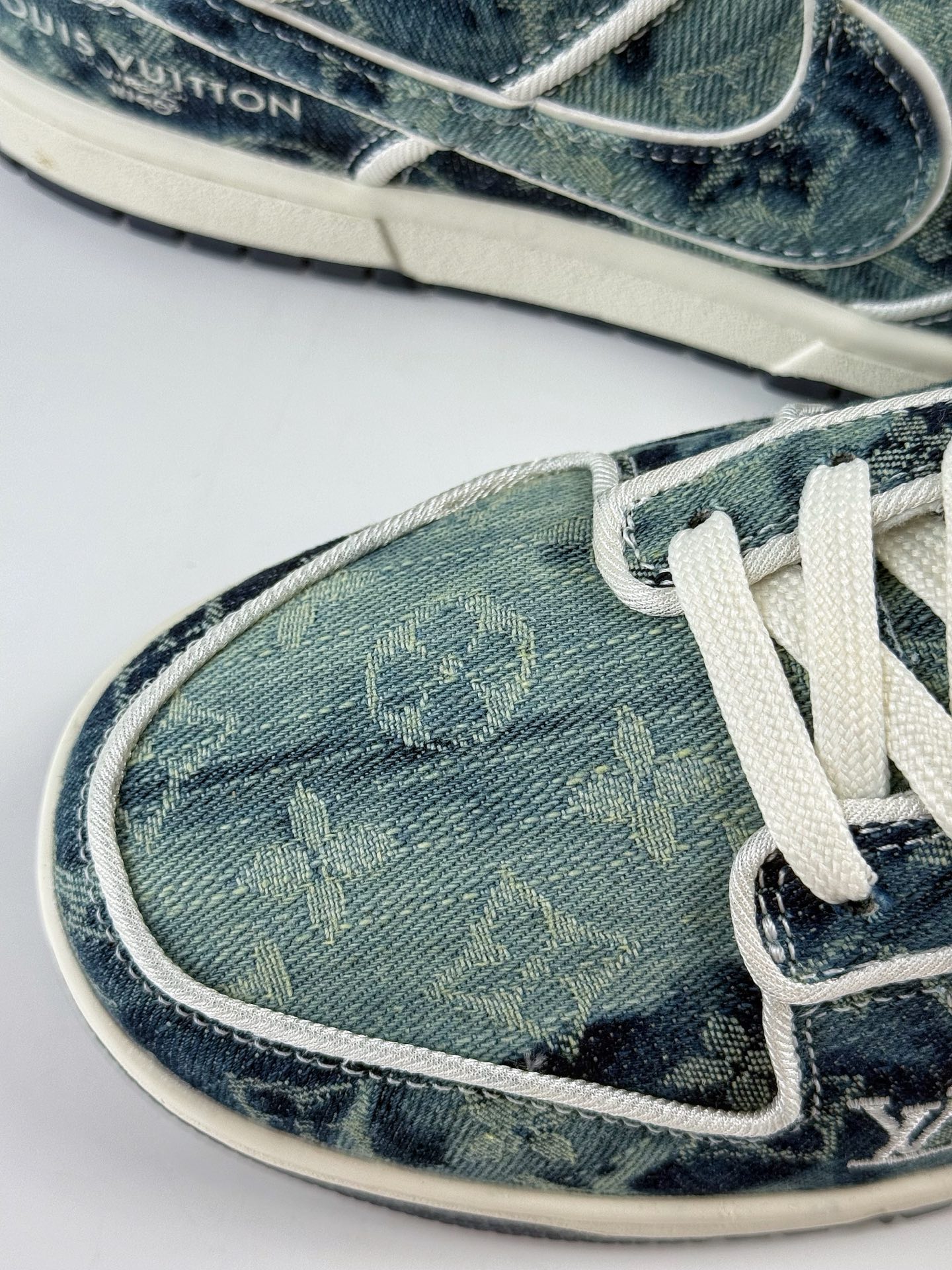 NIKE SB Dunk Low RETRO x Louis Vuitton 蓝白牛仔 SC0601-466