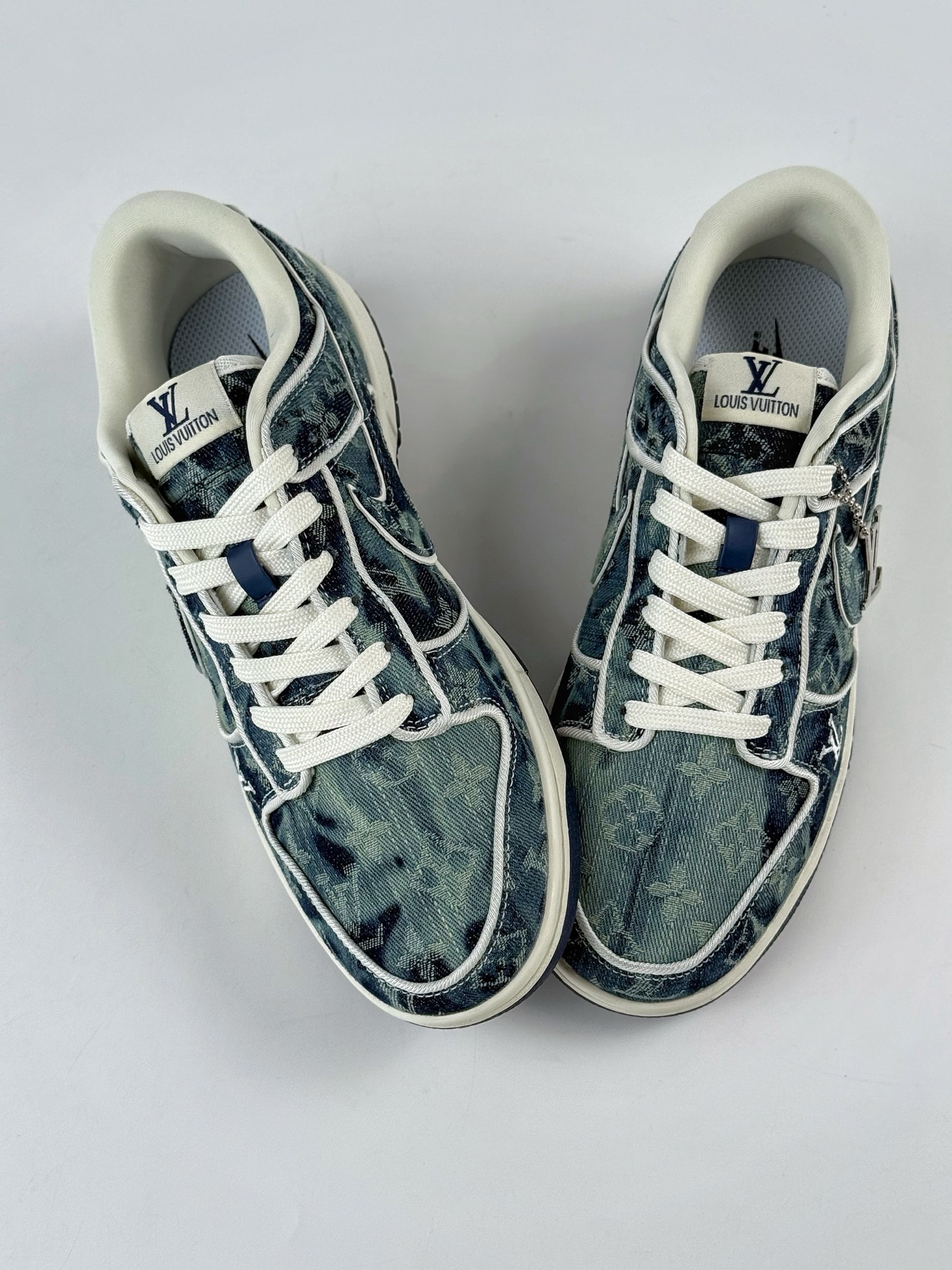 NIKE SB Dunk Low RETRO x Louis Vuitton 蓝白牛仔 SC0601-466