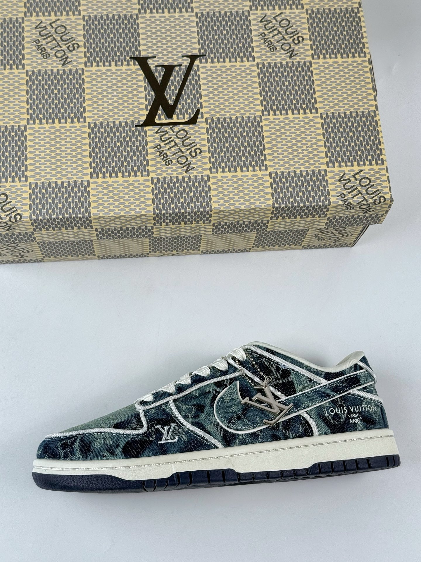 NIKE SB Dunk Low RETRO x Louis Vuitton 蓝白牛仔 SC0601-466