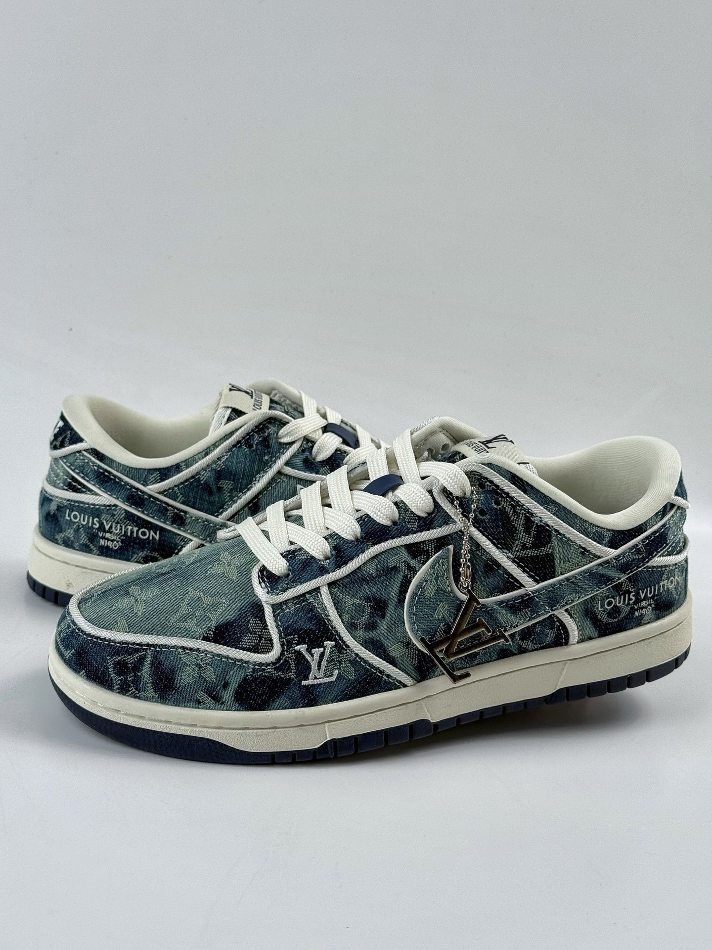 NIKE SB Dunk Low RETRO x Louis Vuitton 蓝白牛仔 SC0601-466