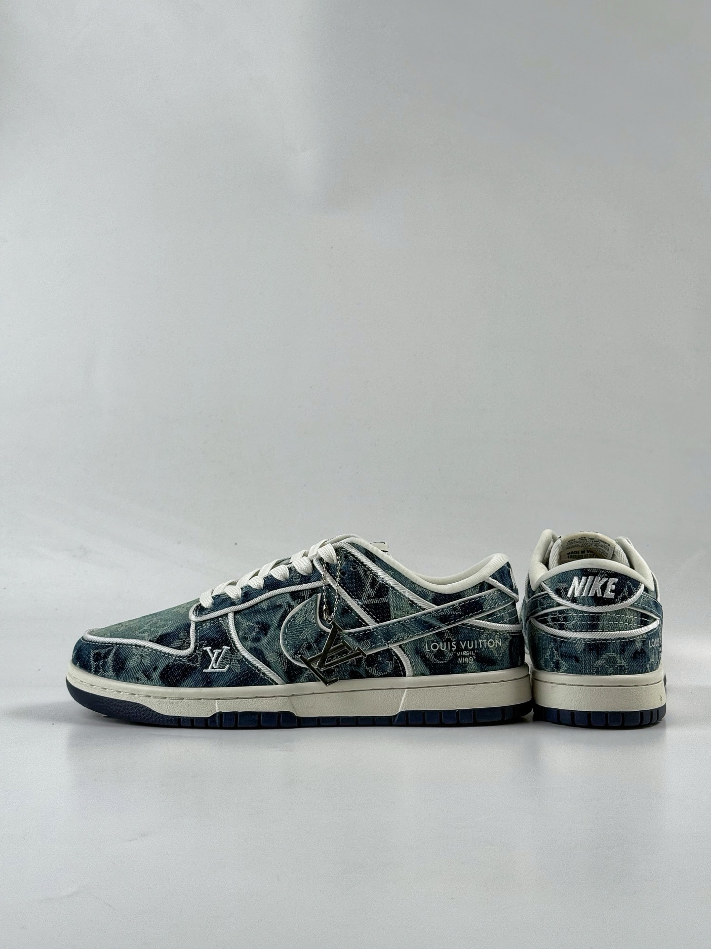 NIKE SB Dunk Low RETRO x Louis Vuitton 蓝白牛仔 SC0601-466