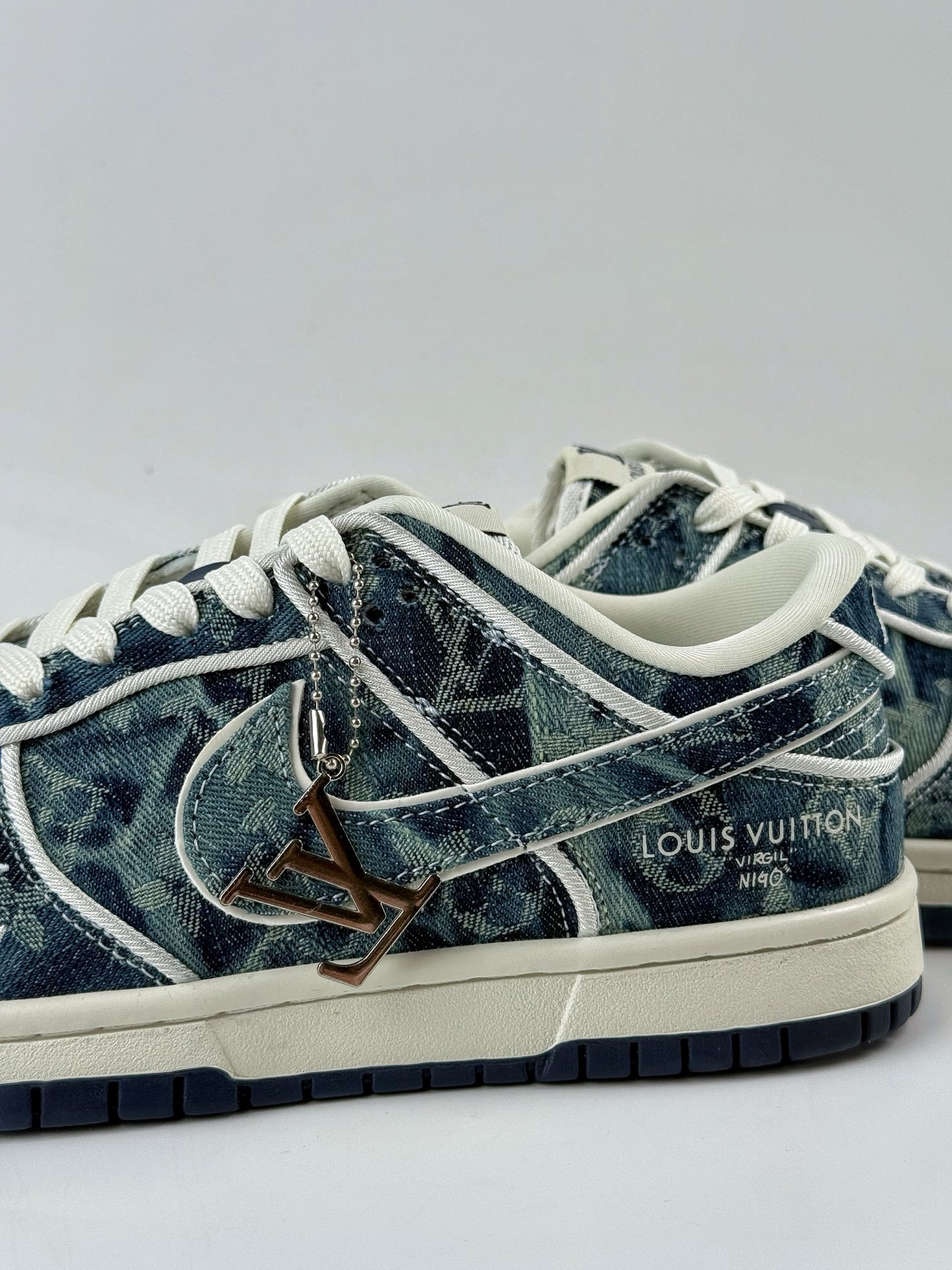 NIKE SB Dunk Low RETRO x Louis Vuitton 蓝白牛仔 SC0601-466