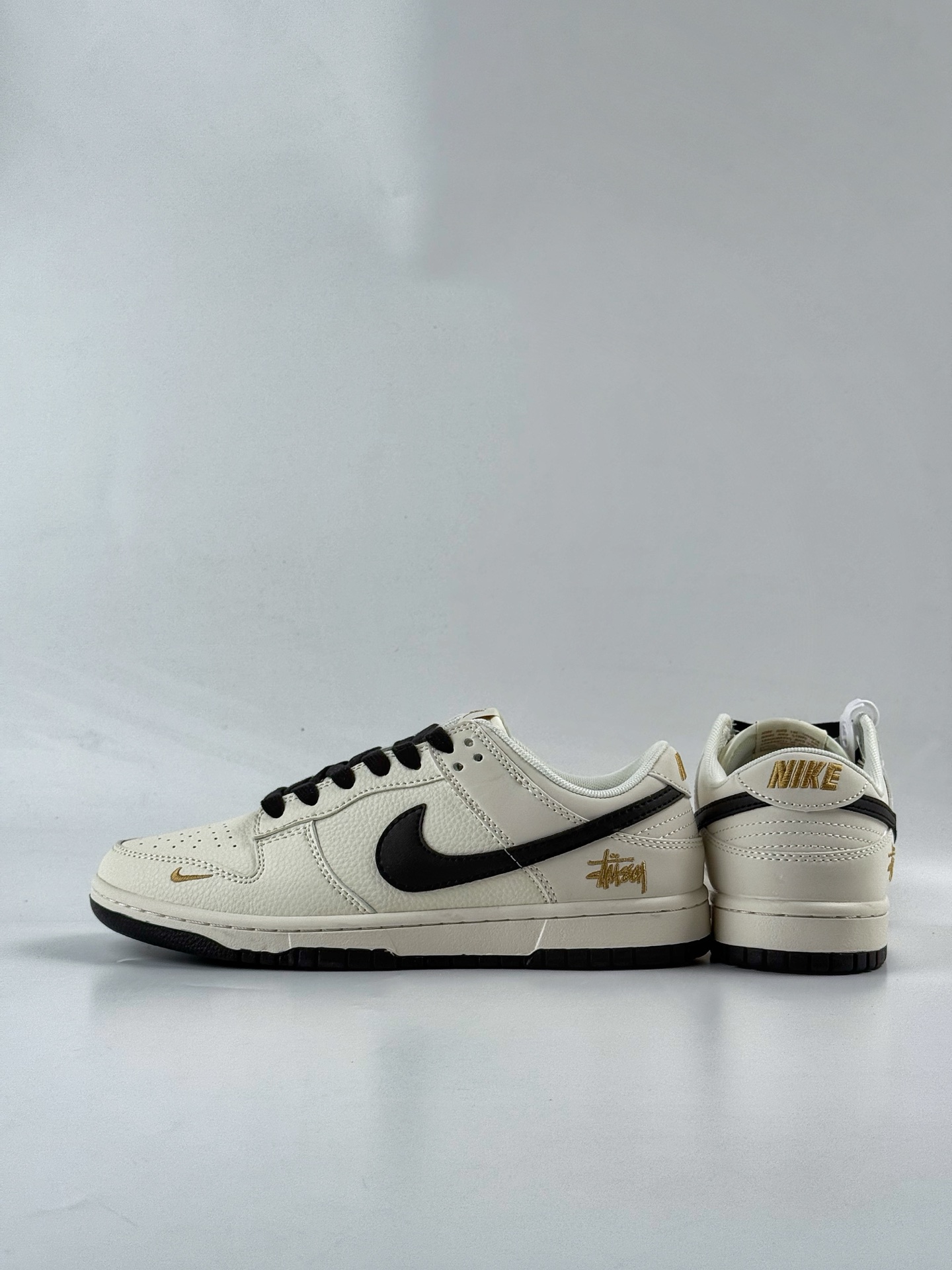 Nike SB Dunk Low x Stussy 白黑小勾 JP1628-039 Nike SB Dunk Low x Stussy 白黑小勾 JP1628-039