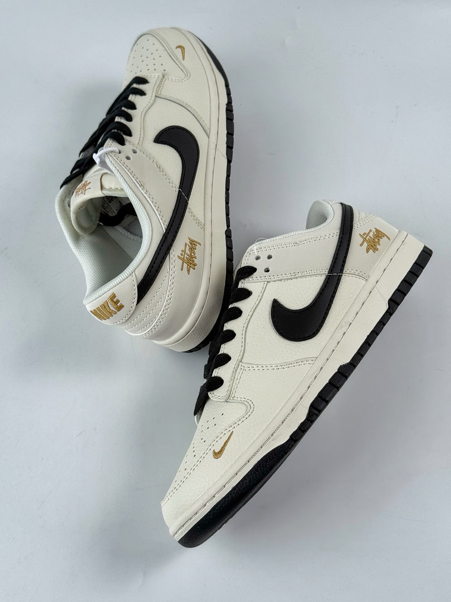 Nike SB Dunk Low x Stussy 白黑小勾 JP1628-039 Nike SB Dunk Low x Stussy 白黑小勾 JP1628-039