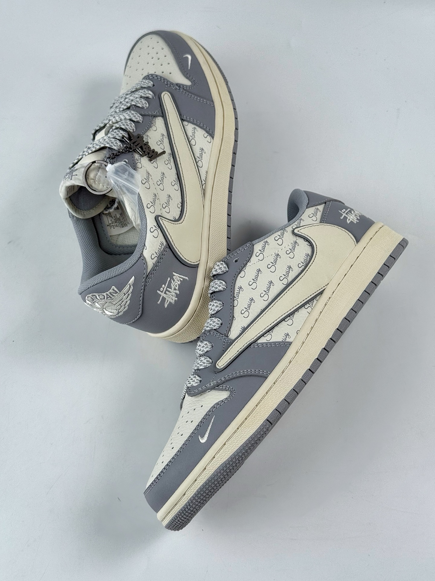 Travis Scott x Nike Air Jordan 1 Low x Stussy Air Jordan 1 Low 反转灰白小勾满天星倒钩 CS5288-500 Travis Scott x Nike Air Jordan 1 Low x Stussy Air Jordan 1 Low 反转灰白小勾满天星倒钩 CS5288-500