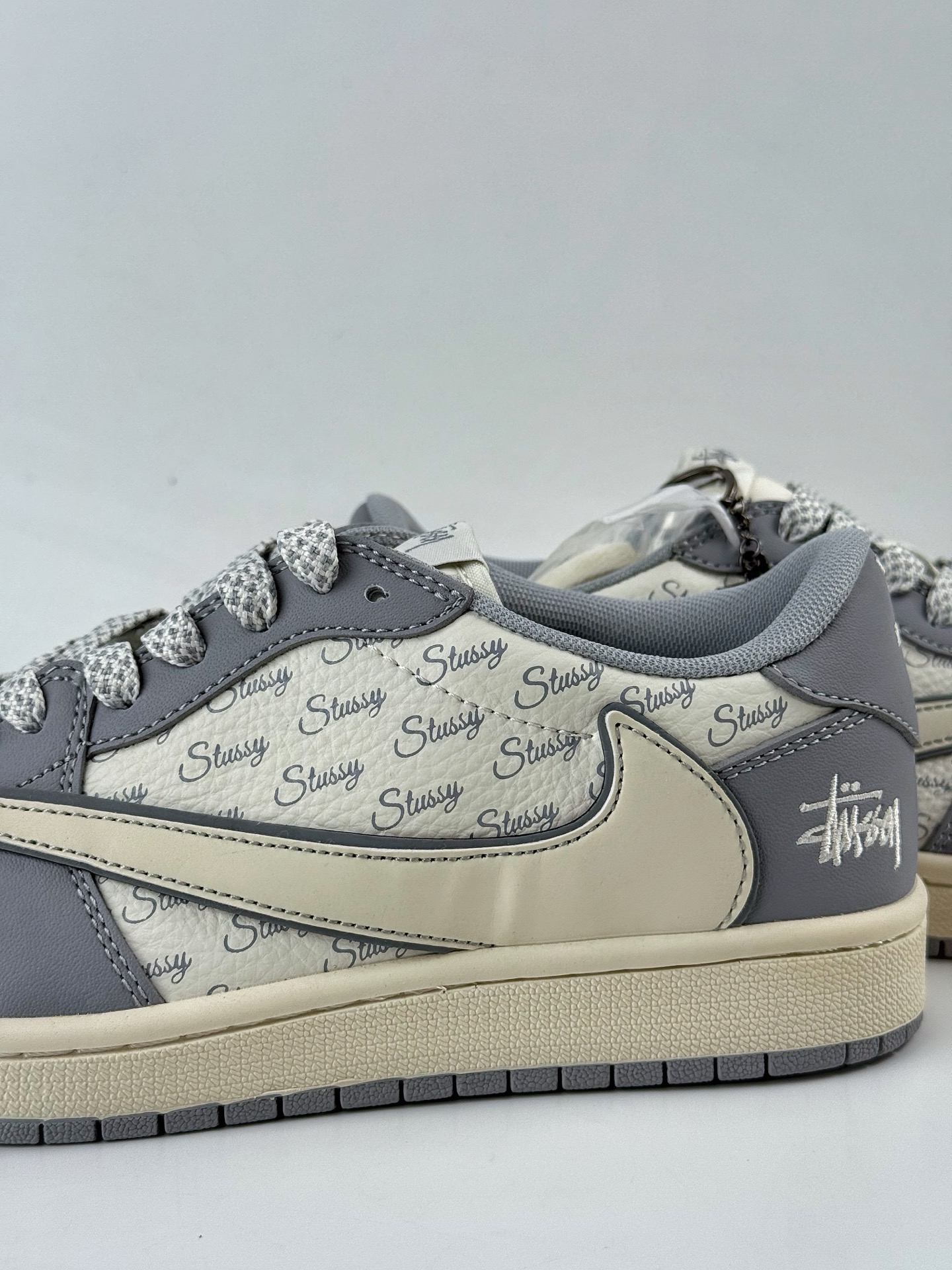 Travis Scott x Nike Air Jordan 1 Low x Stussy Air Jordan 1 Low 反转灰白小勾满天星倒钩 CS5288-500 Travis Scott x Nike Air Jordan 1 Low x Stussy Air Jordan 1 Low 反转灰白小勾满天星倒钩 CS5288-500