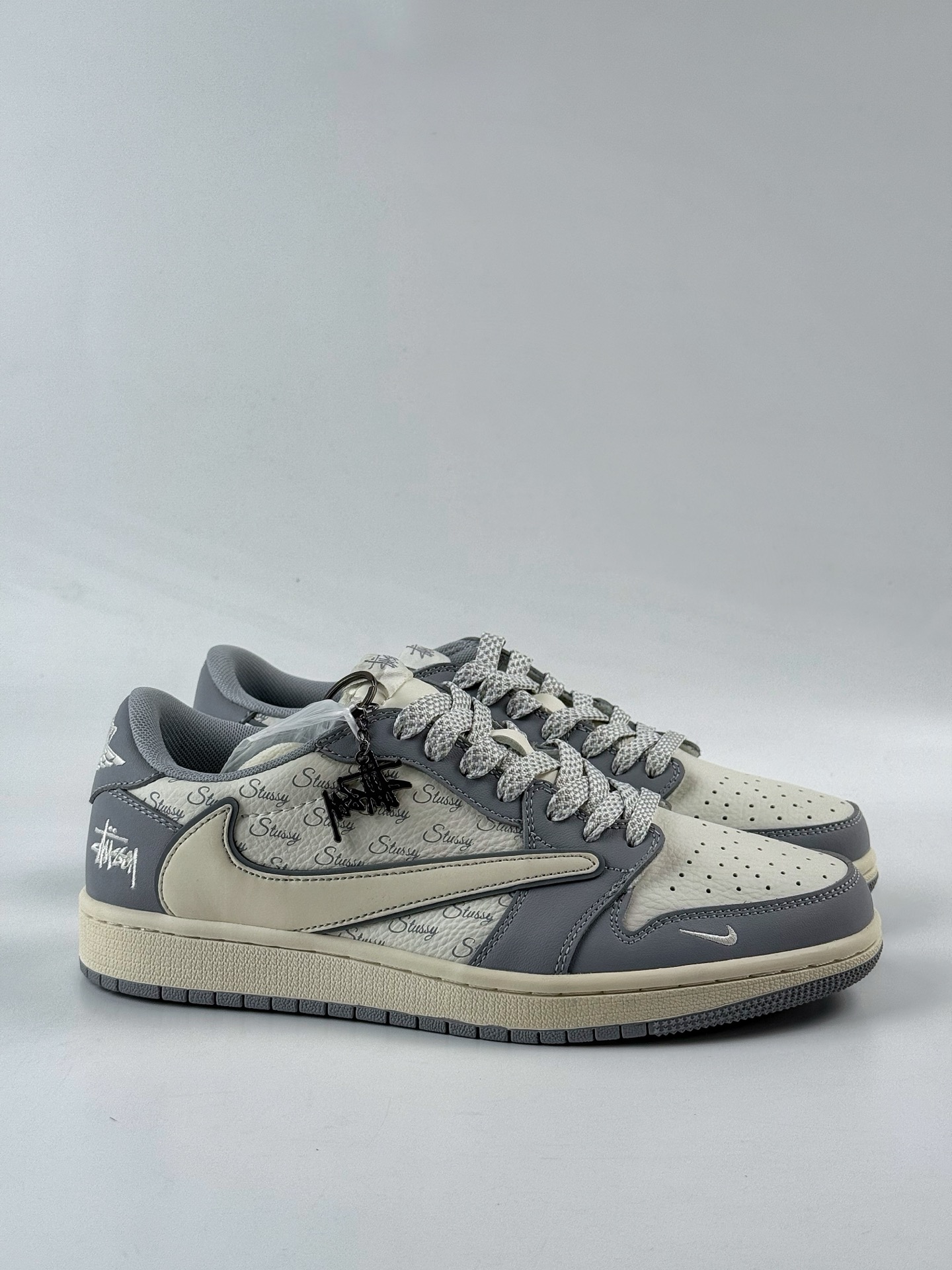 Travis Scott x Nike Air Jordan 1 Low x Stussy Air Jordan 1 Low 反转灰白小勾满天星倒钩 CS5288-500 Travis Scott x Nike Air Jordan 1 Low x Stussy Air Jordan 1 Low 反转灰白小勾满天星倒钩 CS5288-500