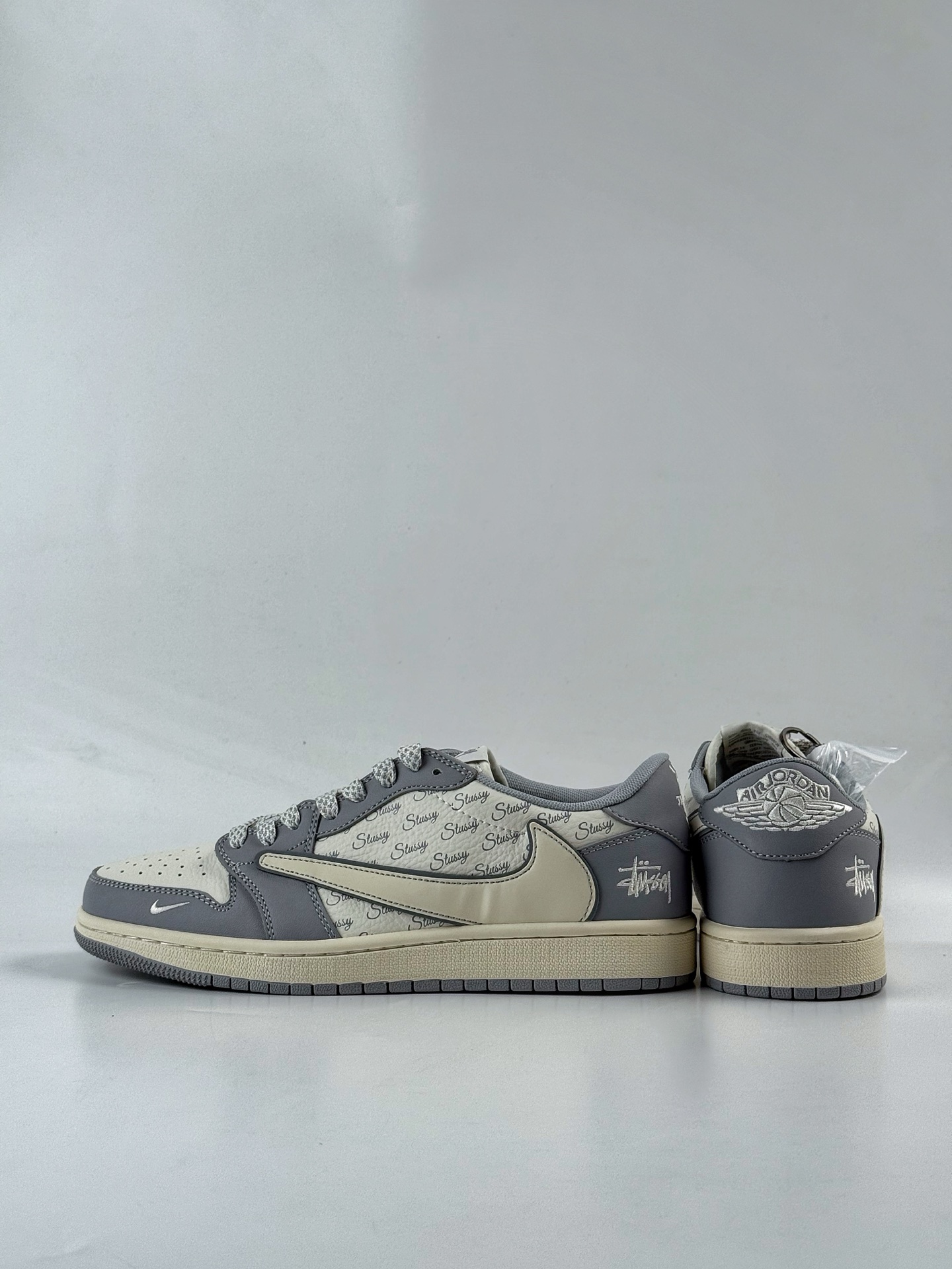 Travis Scott x Nike Air Jordan 1 Low x Stussy Air Jordan 1 Low 反转灰白小勾满天星倒钩 CS5288-500 Travis Scott x Nike Air Jordan 1 Low x Stussy Air Jordan 1 Low 反转灰白小勾满天星倒钩 CS5288-500