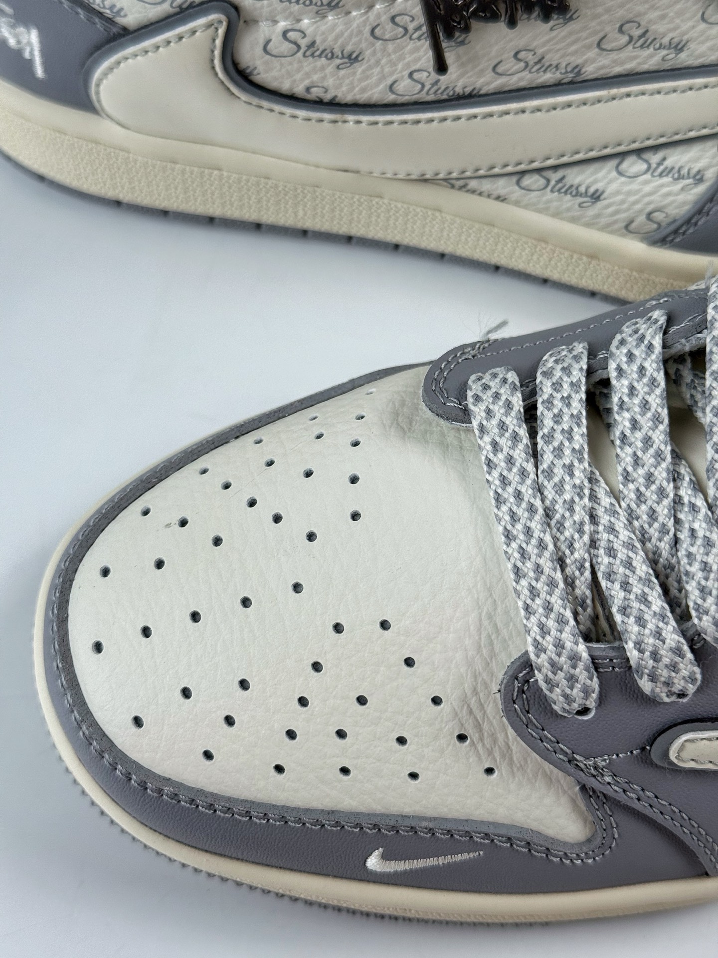 Travis Scott x Nike Air Jordan 1 Low x Stussy Air Jordan 1 Low 反转灰白小勾满天星倒钩 CS5288-500 Travis Scott x Nike Air Jordan 1 Low x Stussy Air Jordan 1 Low 反转灰白小勾满天星倒钩 CS5288-500