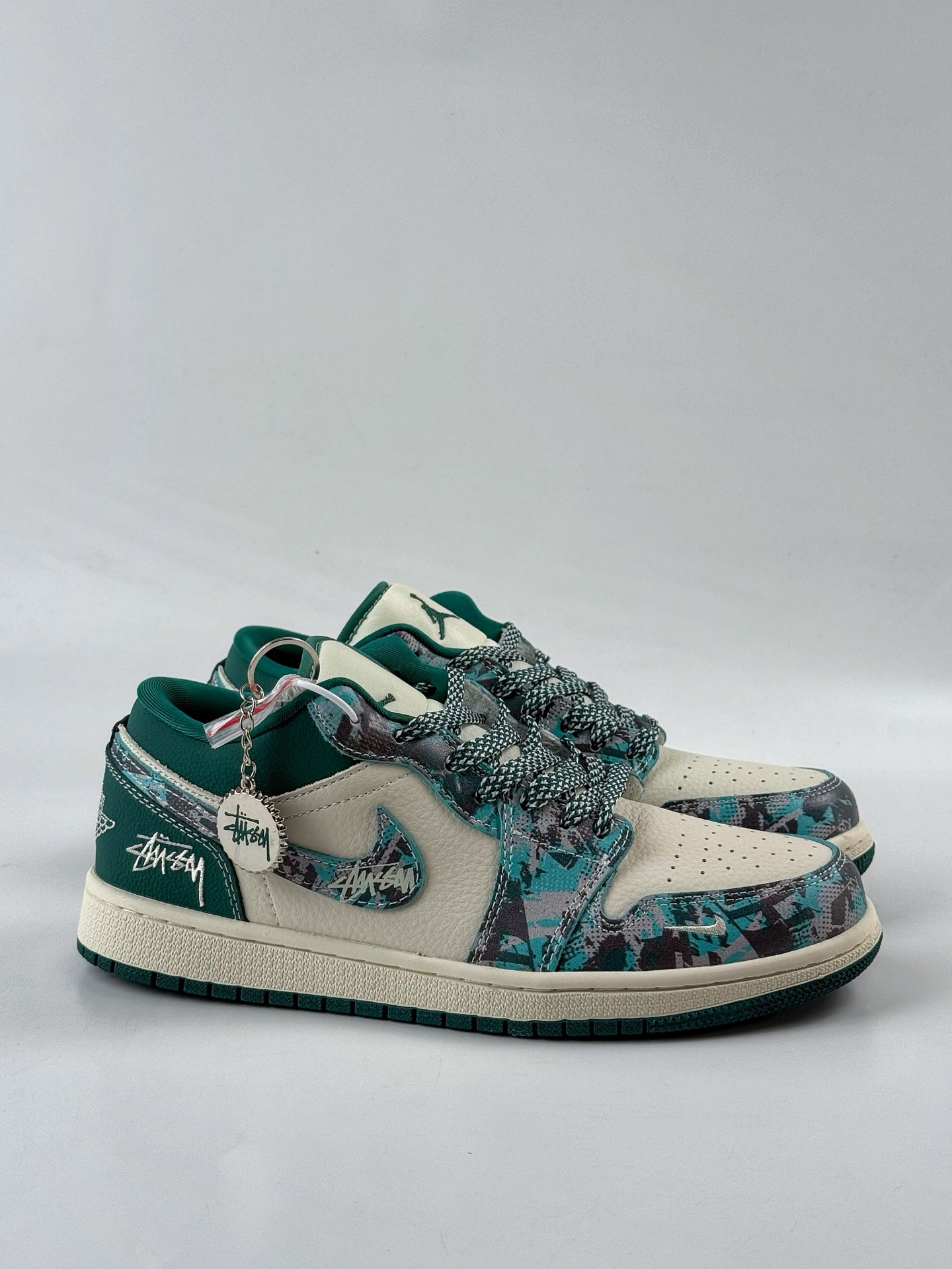 Nike Jordan Air Jordan 1 x Stussy 绿白小勾满天星 QG1988-012