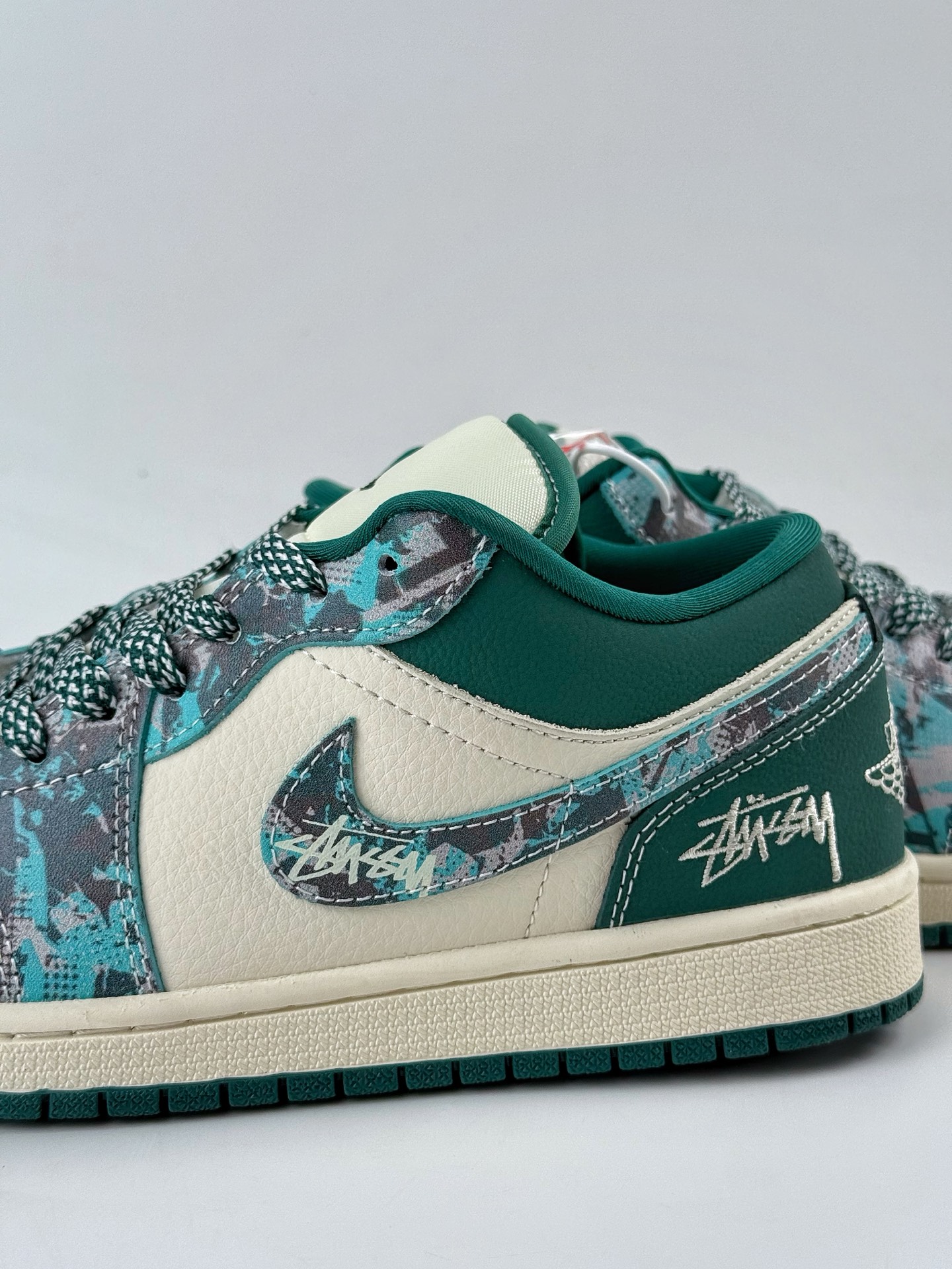 Nike Jordan Air Jordan 1 x Stussy 绿白小勾满天星 QG1988-012