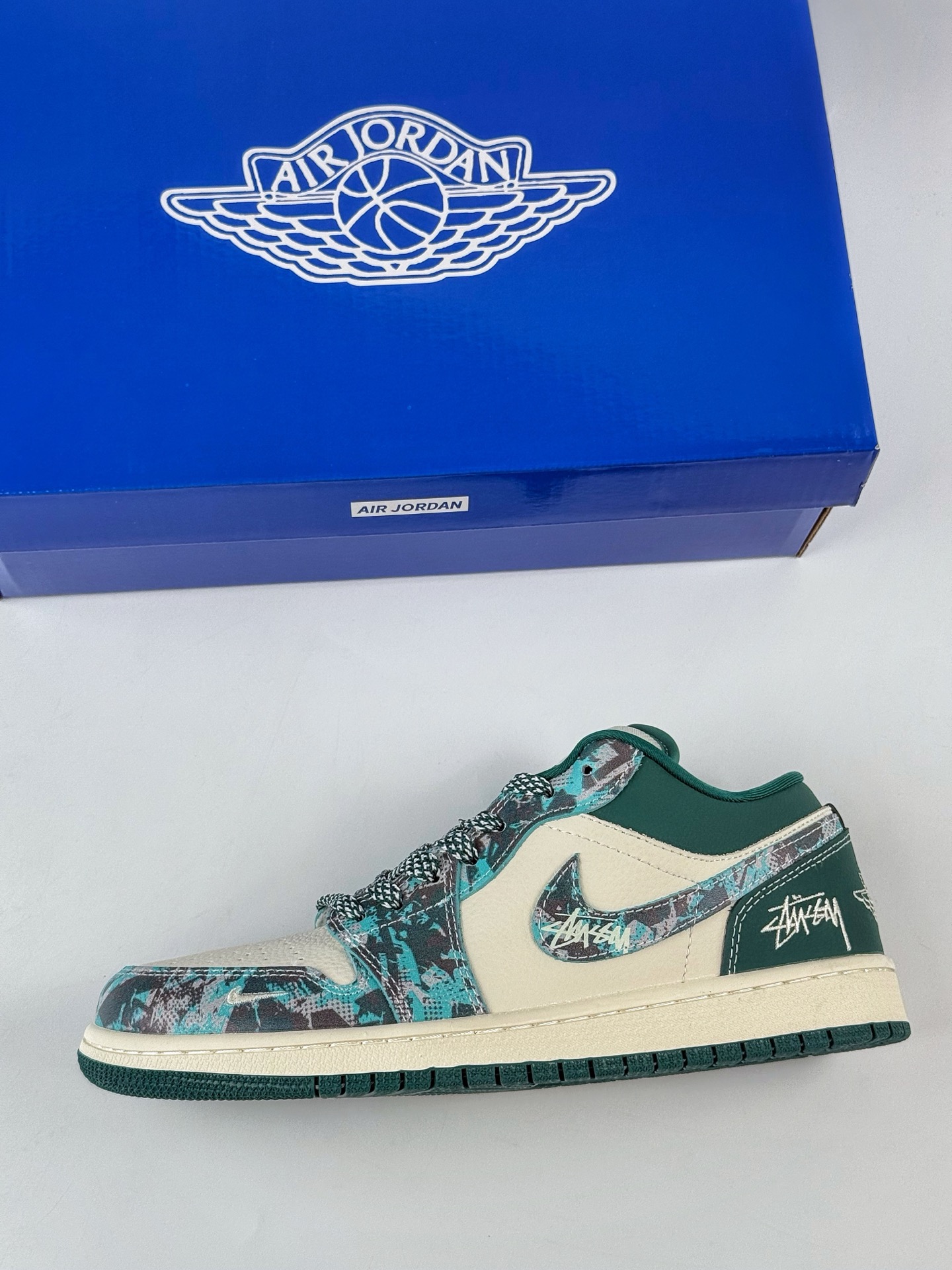 Nike Jordan Air Jordan 1 x Stussy 绿白小勾满天星 QG1988-012