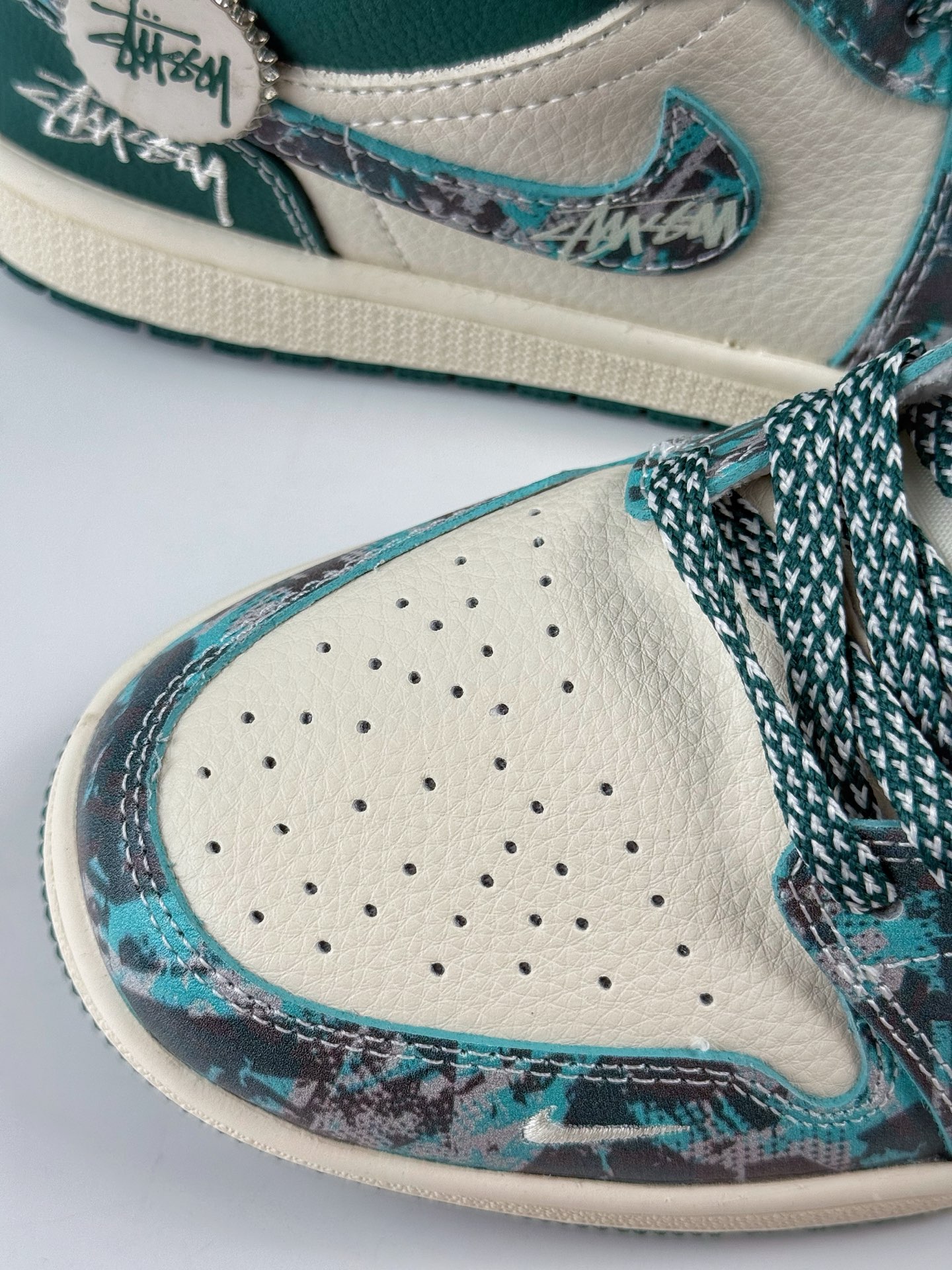 Nike Jordan Air Jordan 1 x Stussy 绿白小勾满天星 QG1988-012