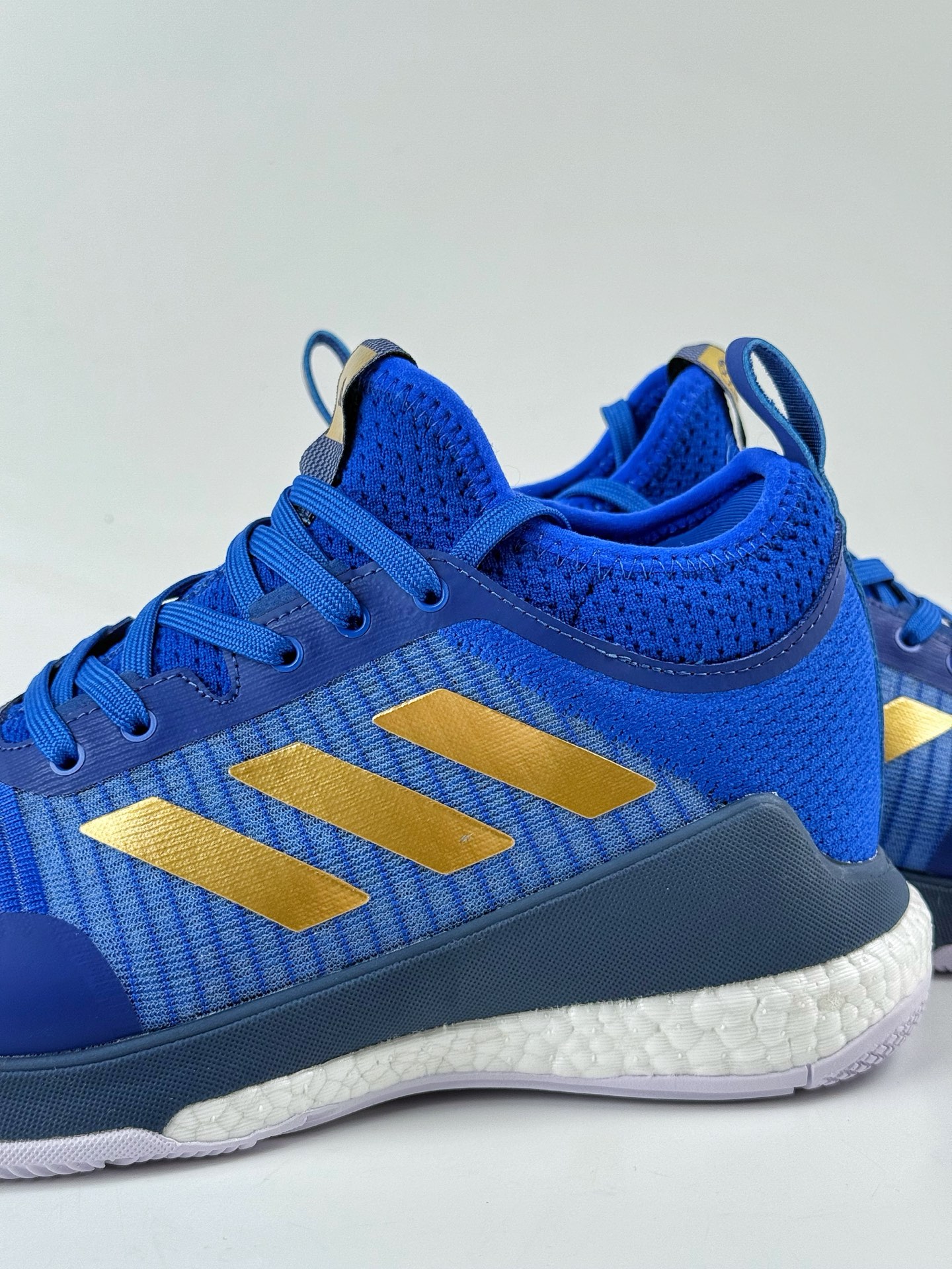 ADIDAS CRAZYFLIGHT MID 运动鞋 记忆回弹BOOST真爆大底 运动排球鞋 HQ3488