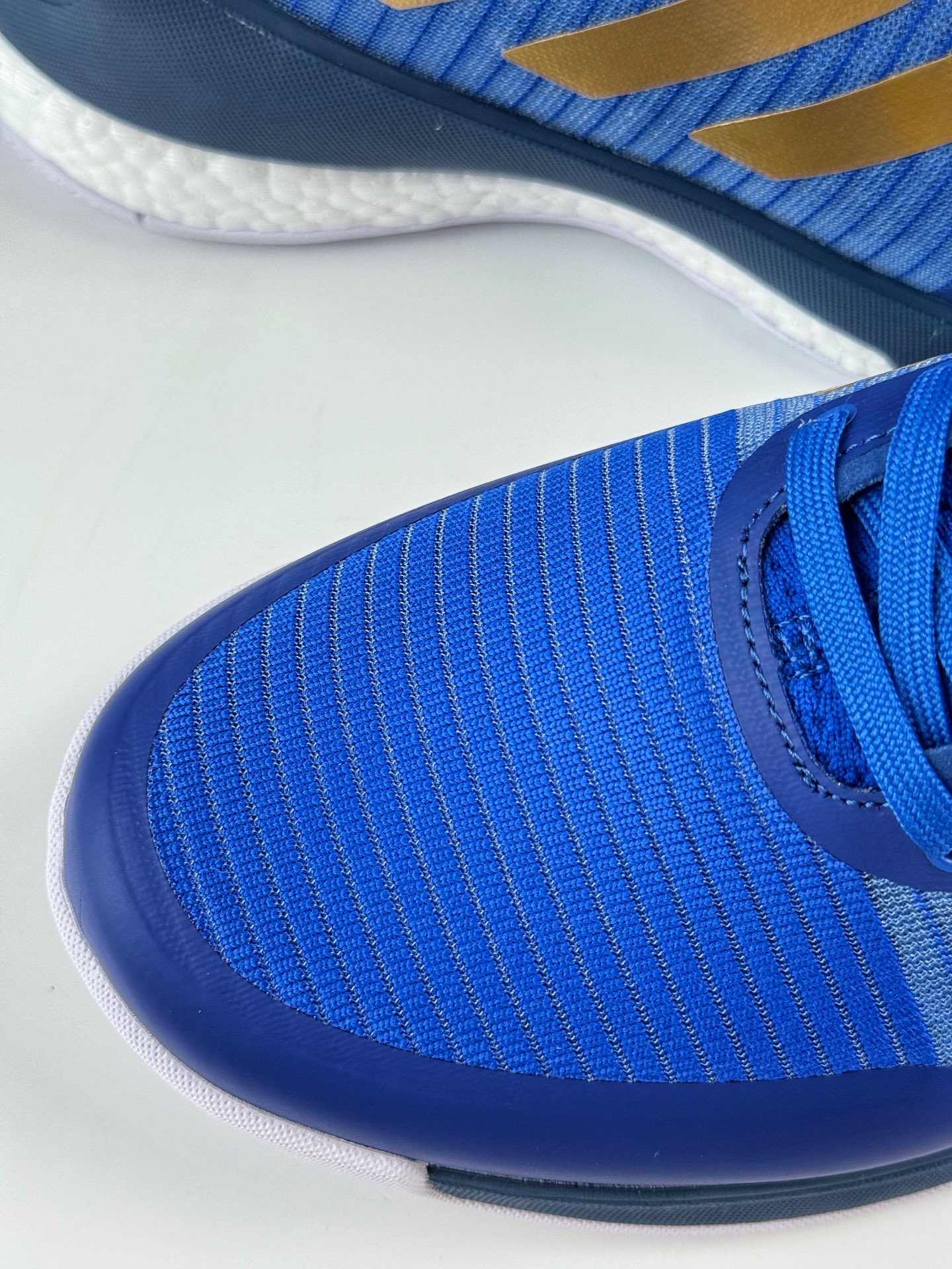 ADIDAS CRAZYFLIGHT MID 运动鞋 记忆回弹BOOST真爆大底 运动排球鞋 HQ3488