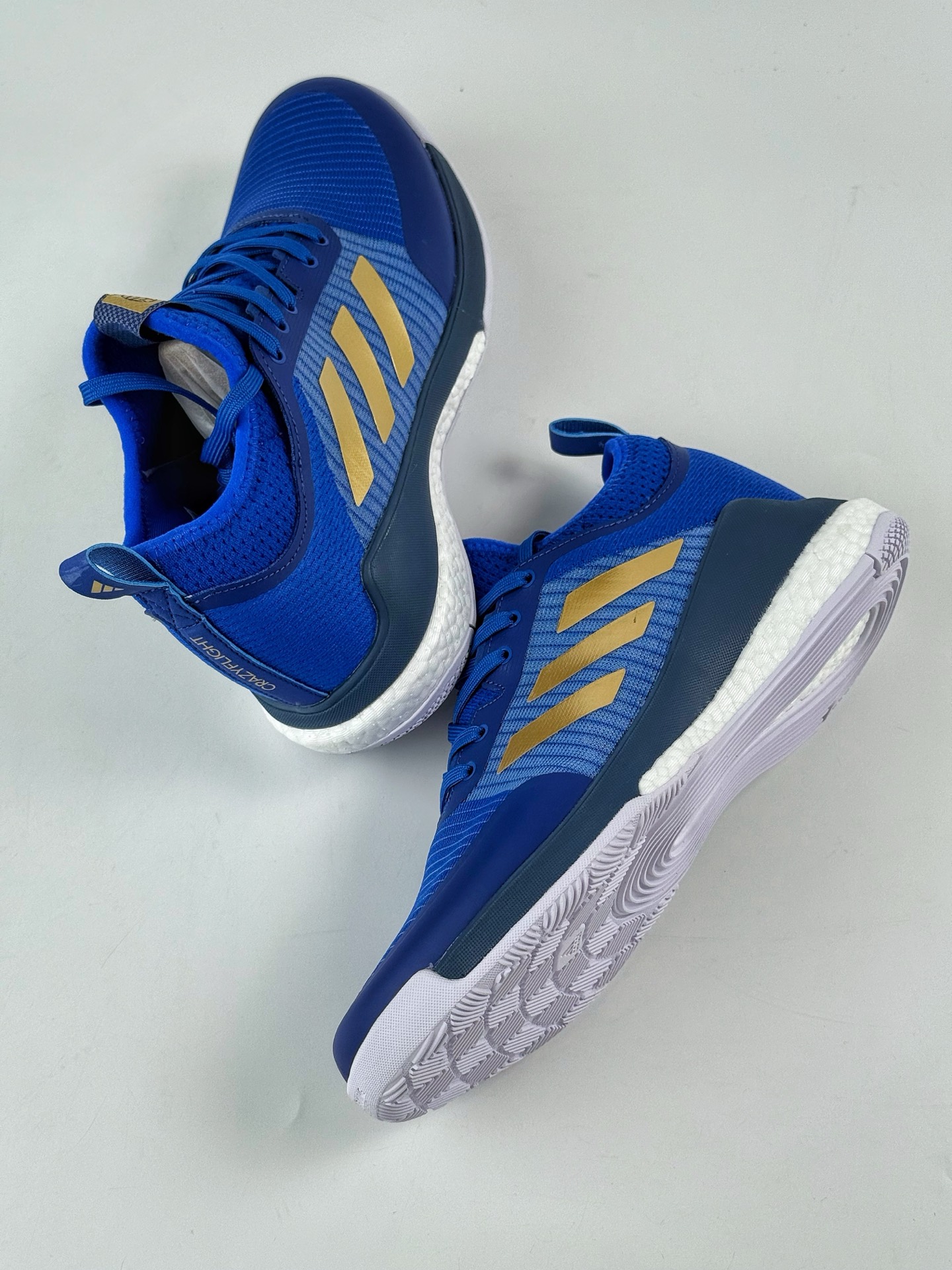 ADIDAS CRAZYFLIGHT MID 运动鞋 记忆回弹BOOST真爆大底 运动排球鞋 HQ3488