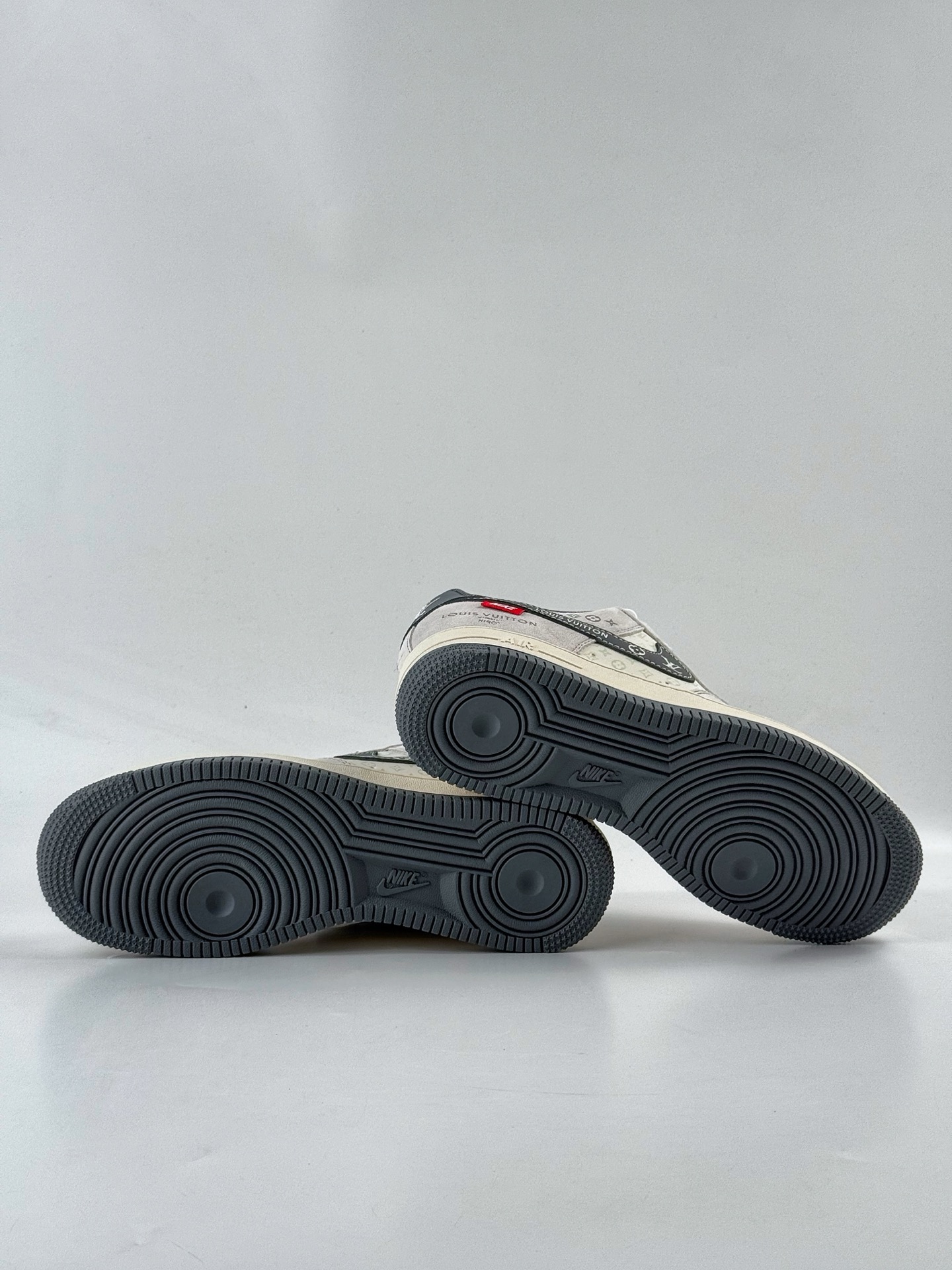 Nike Air Force 1 Low 07 x Louis Vuitton 灰白满天星 CX5050-Y25 Nike Air Force 1 Low 07 x Louis Vuitton 灰白满天星 CX5050-Y25