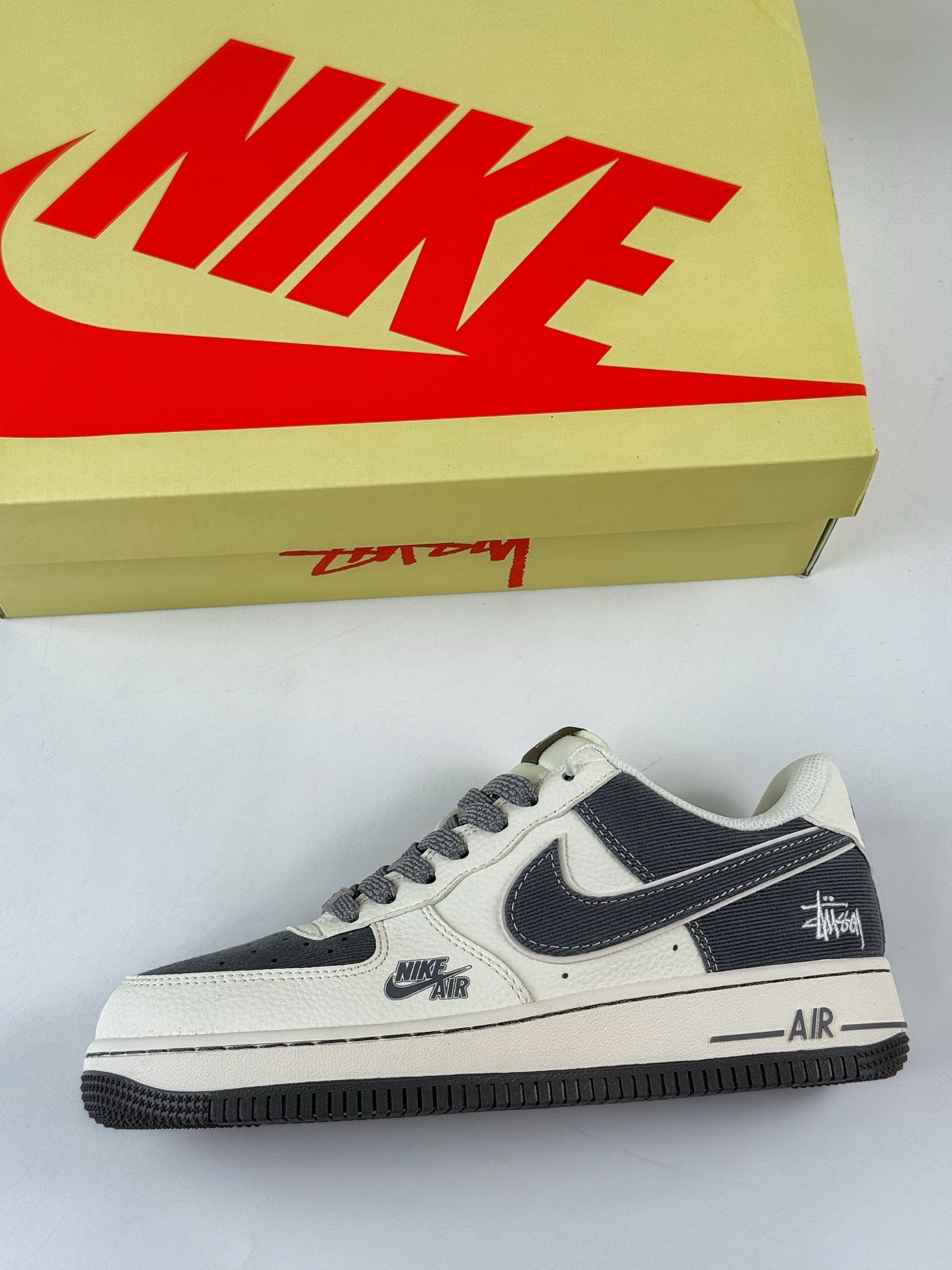 Nike Air Force 1 Low 07 x Stussy 白灰小勾满天星 JP8028-011