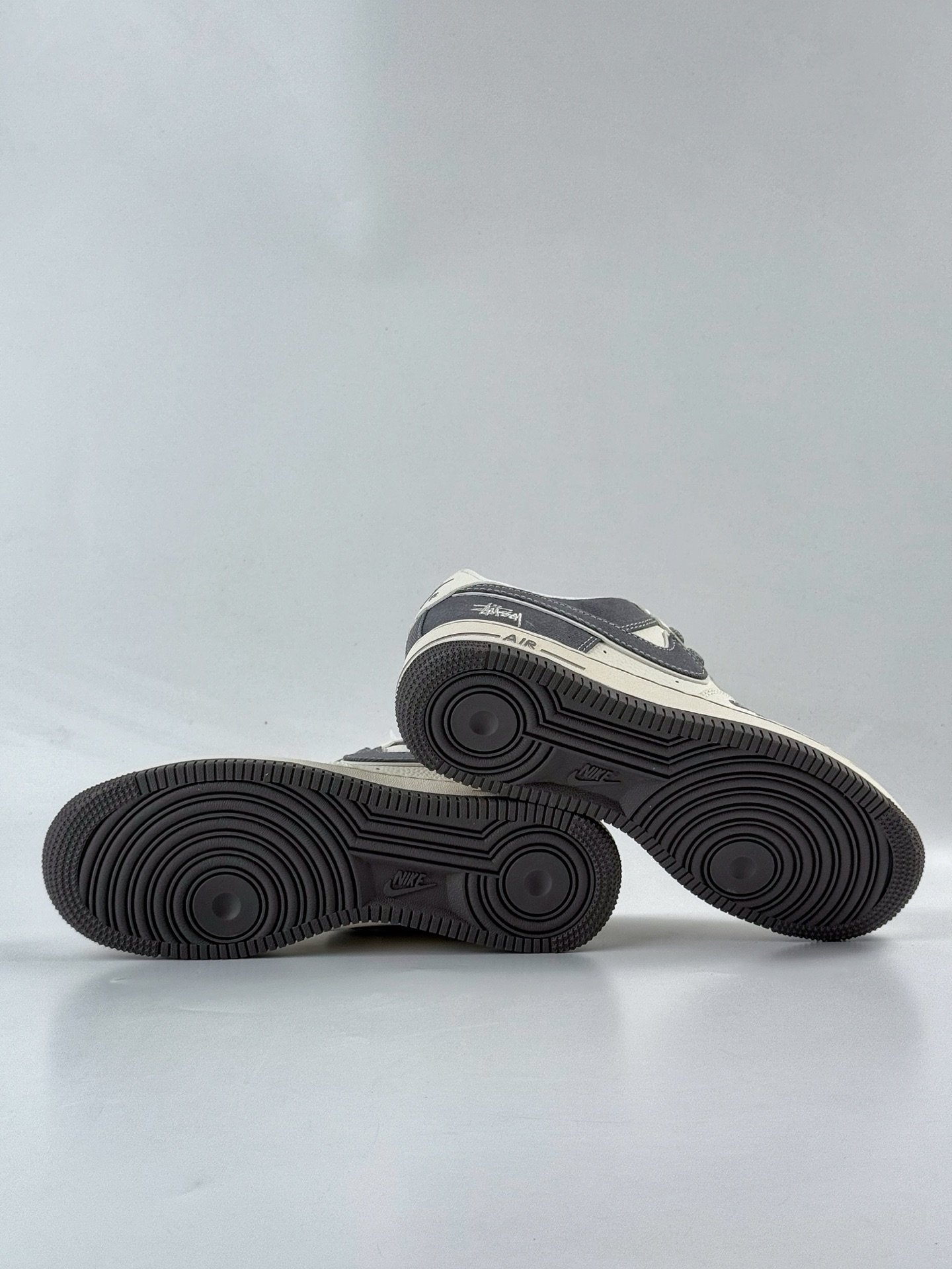 Nike Air Force 1 Low 07 x Stussy 白灰小勾满天星 JP8028-011