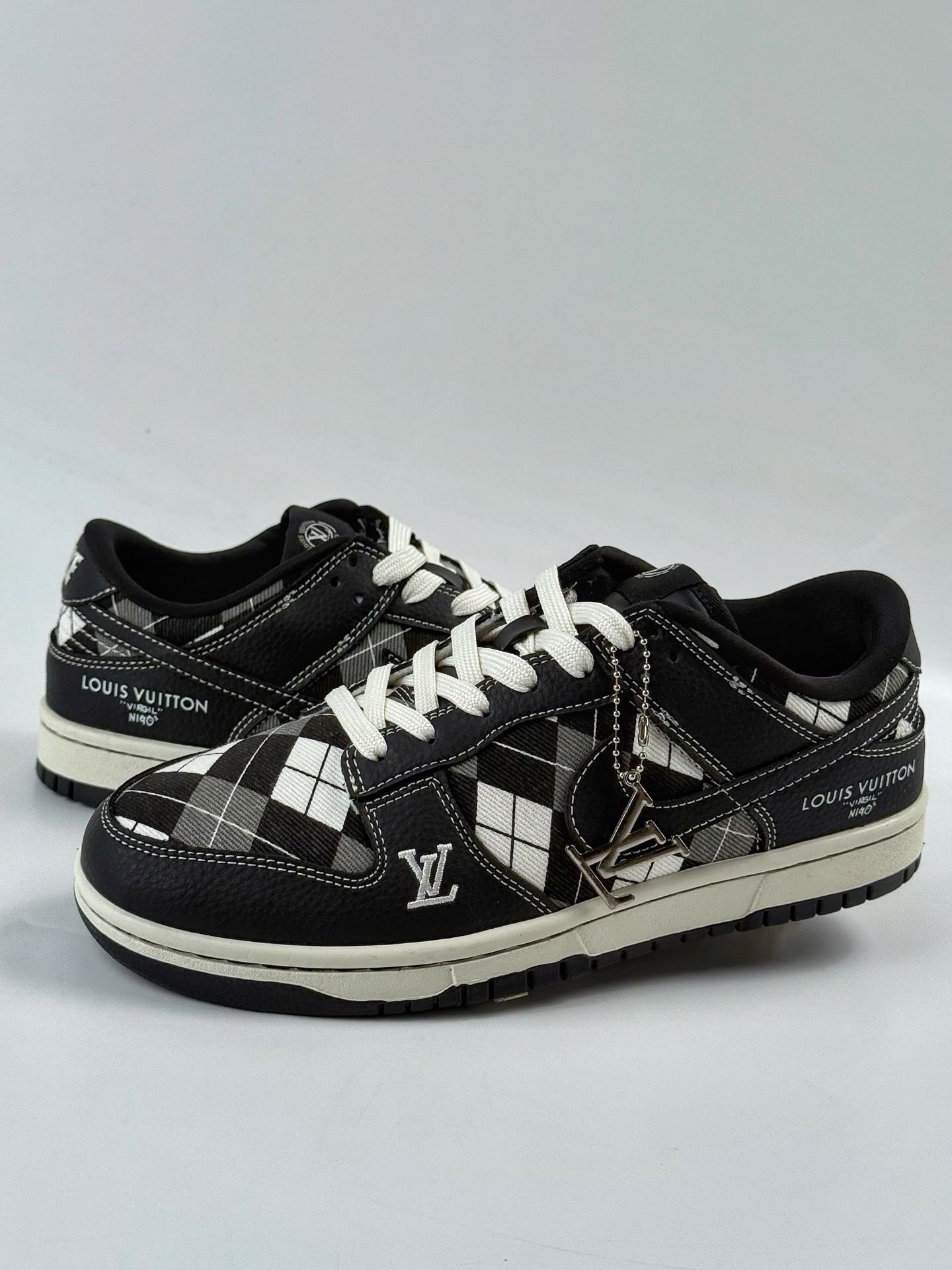 NIKE SB Dunk Low RETRO x Louis Vuitton 黑白方格 SC0601-460