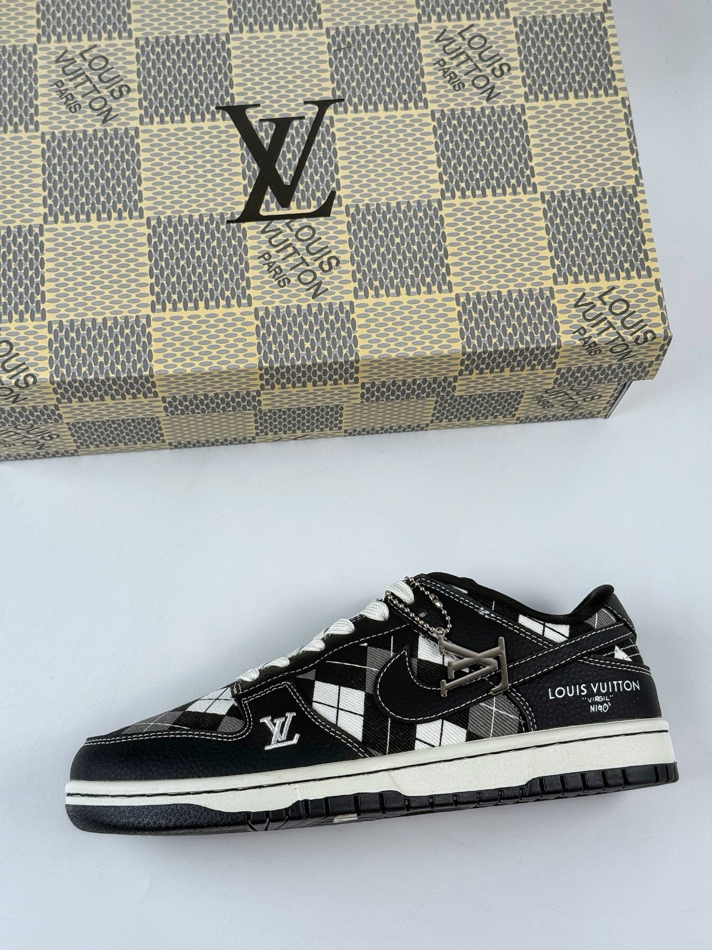 NIKE SB Dunk Low RETRO x Louis Vuitton 黑白方格 SC0601-460