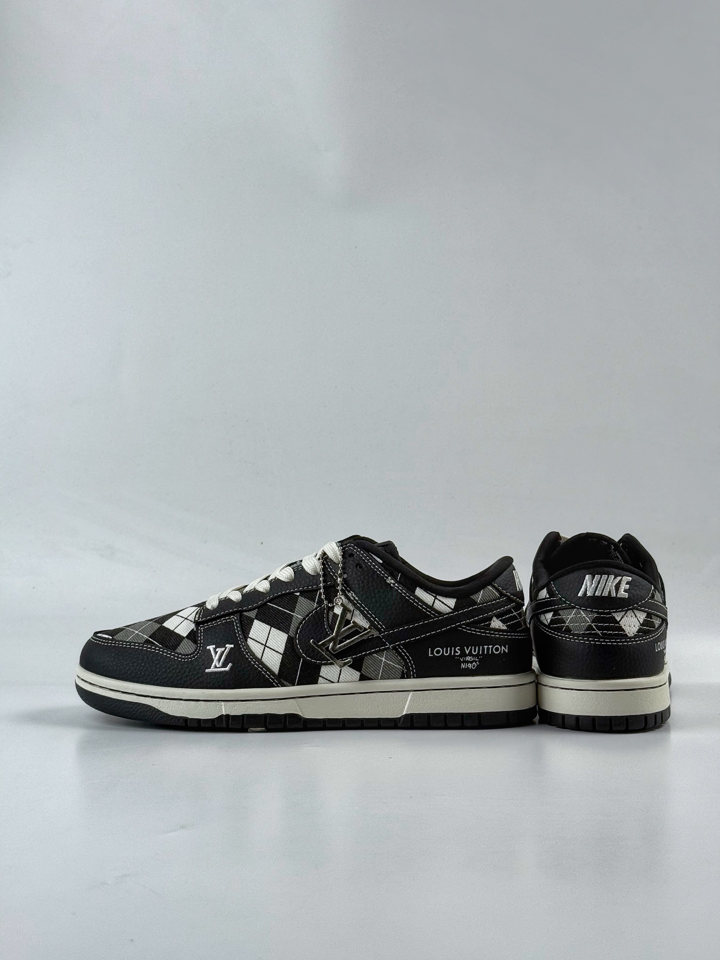 NIKE SB Dunk Low RETRO x Louis Vuitton 黑白方格 SC0601-460
