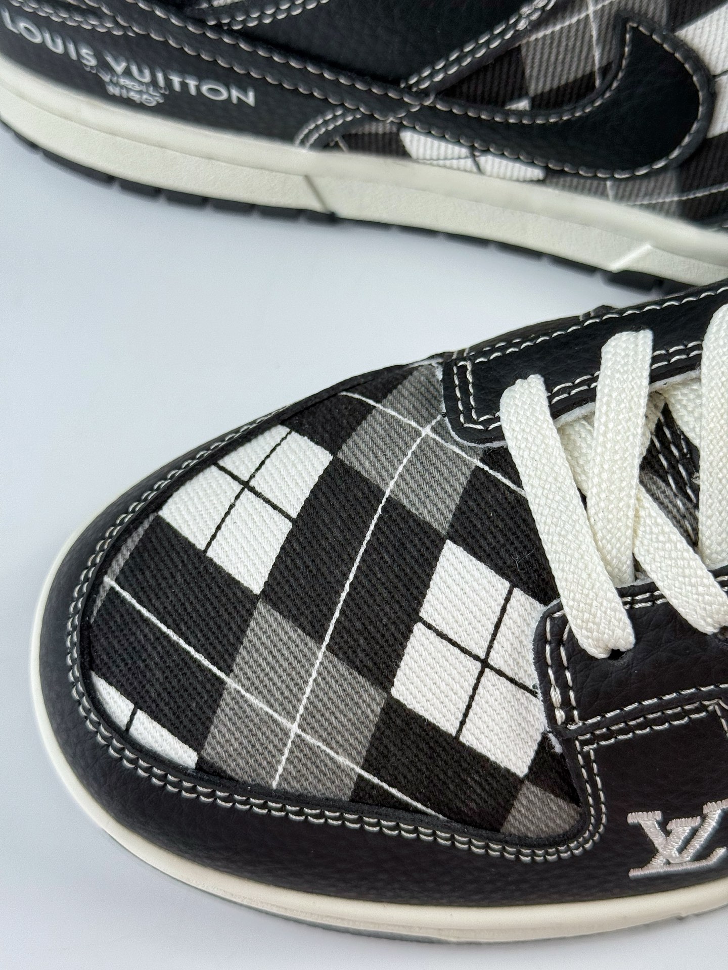 NIKE SB Dunk Low RETRO x Louis Vuitton 黑白方格 SC0601-460