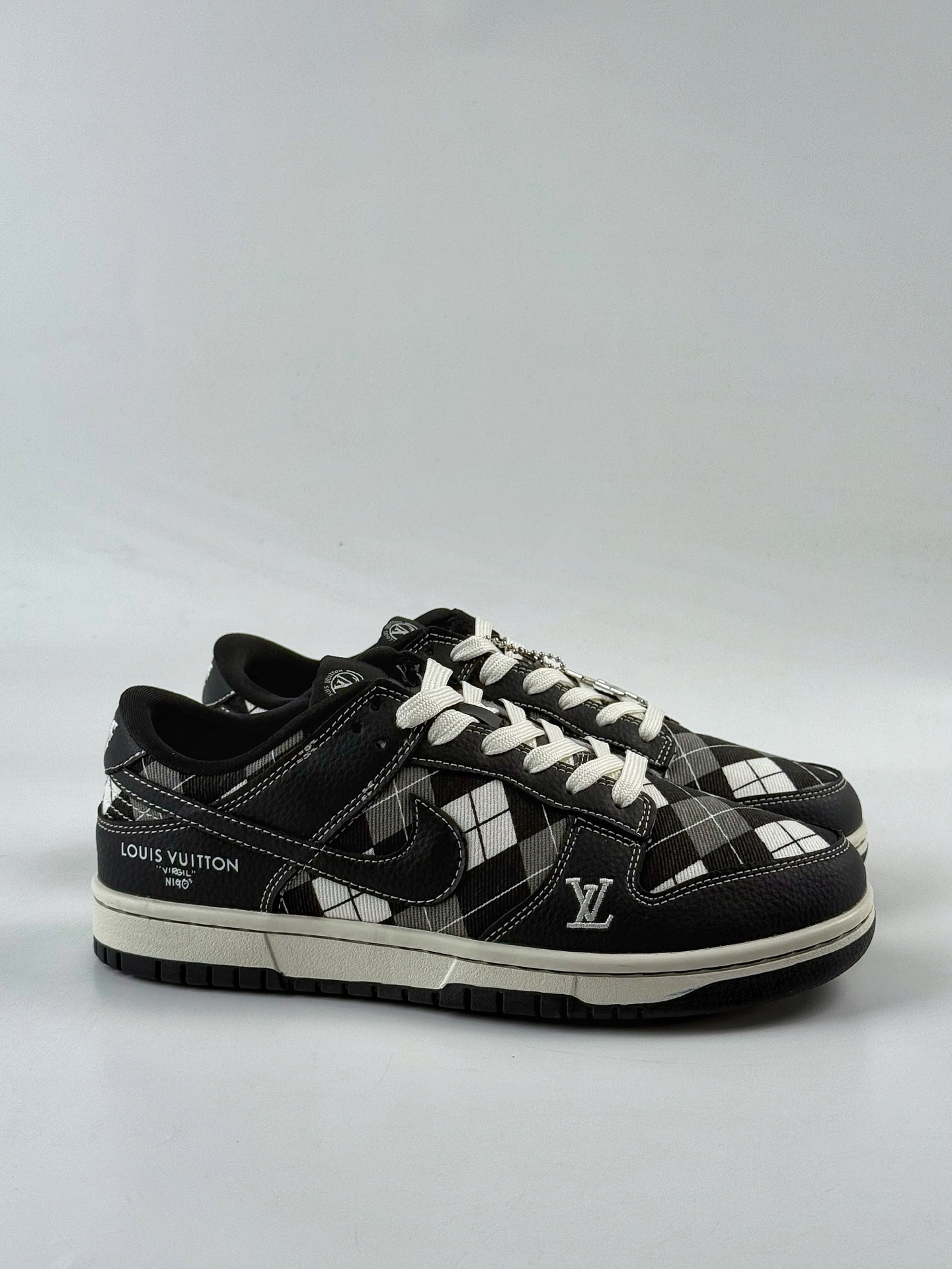 NIKE SB Dunk Low RETRO x Louis Vuitton 黑白方格 SC0601-460