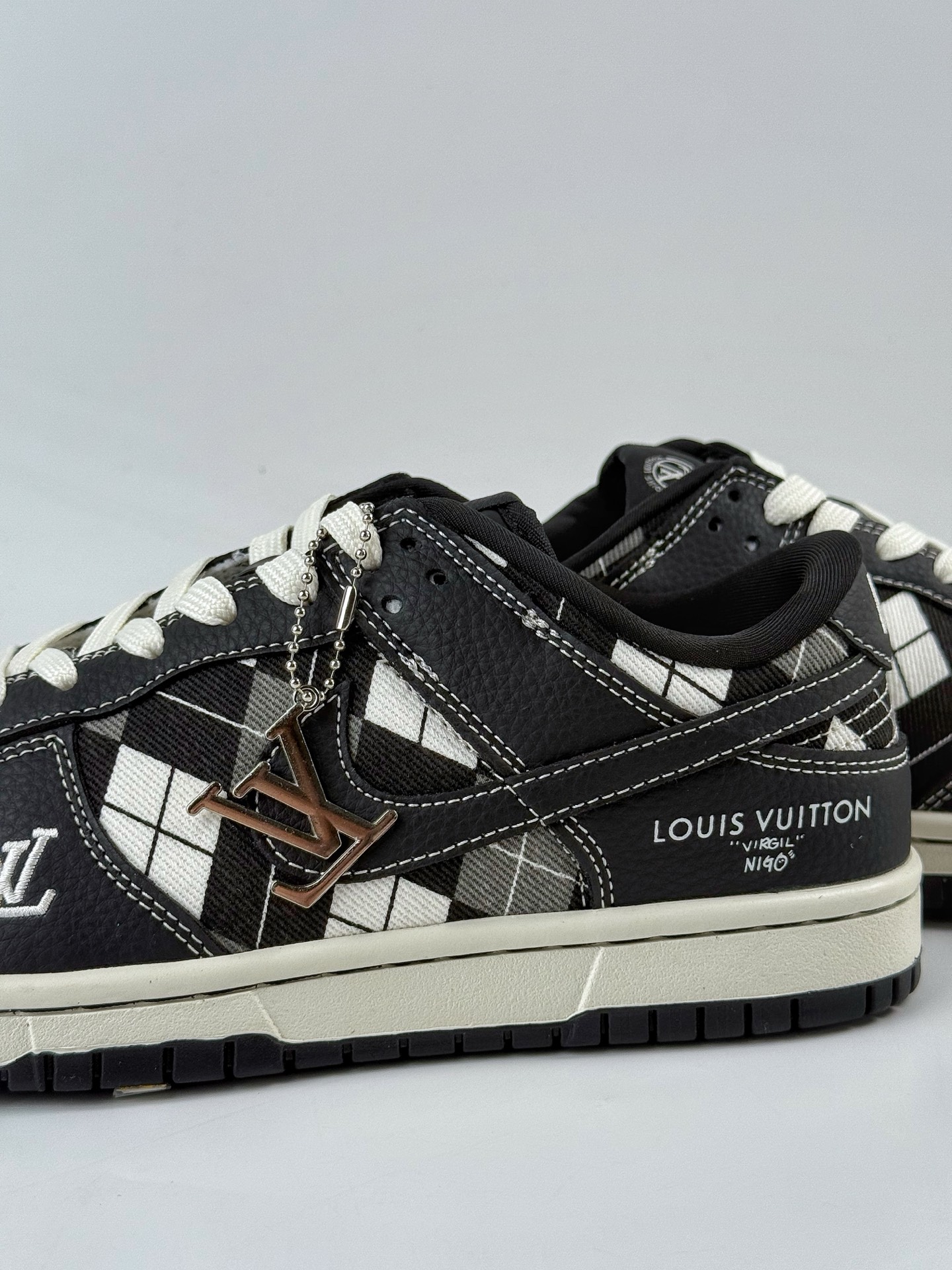 NIKE SB Dunk Low RETRO x Louis Vuitton 黑白方格 SC0601-460