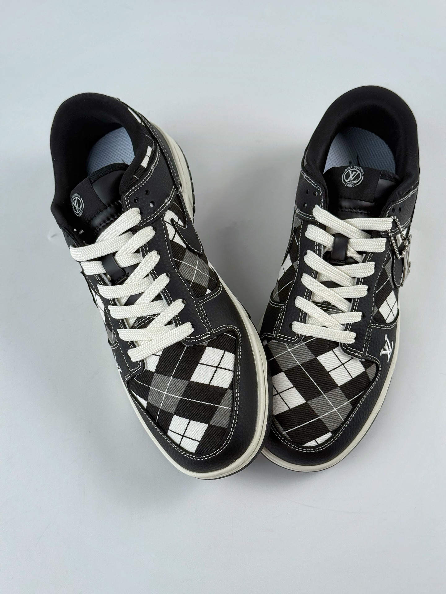 NIKE SB Dunk Low RETRO x Louis Vuitton 黑白方格 SC0601-460