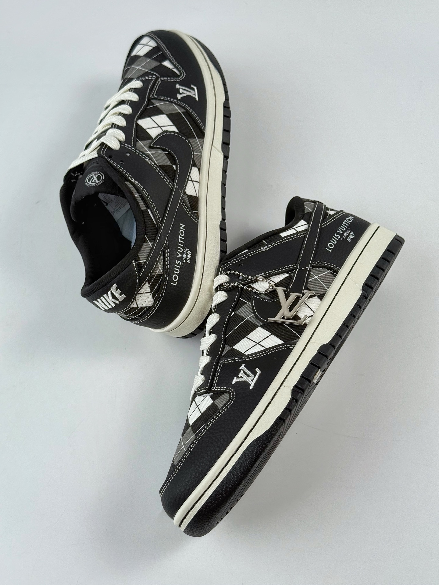 NIKE SB Dunk Low RETRO x Louis Vuitton 黑白方格 SC0601-460