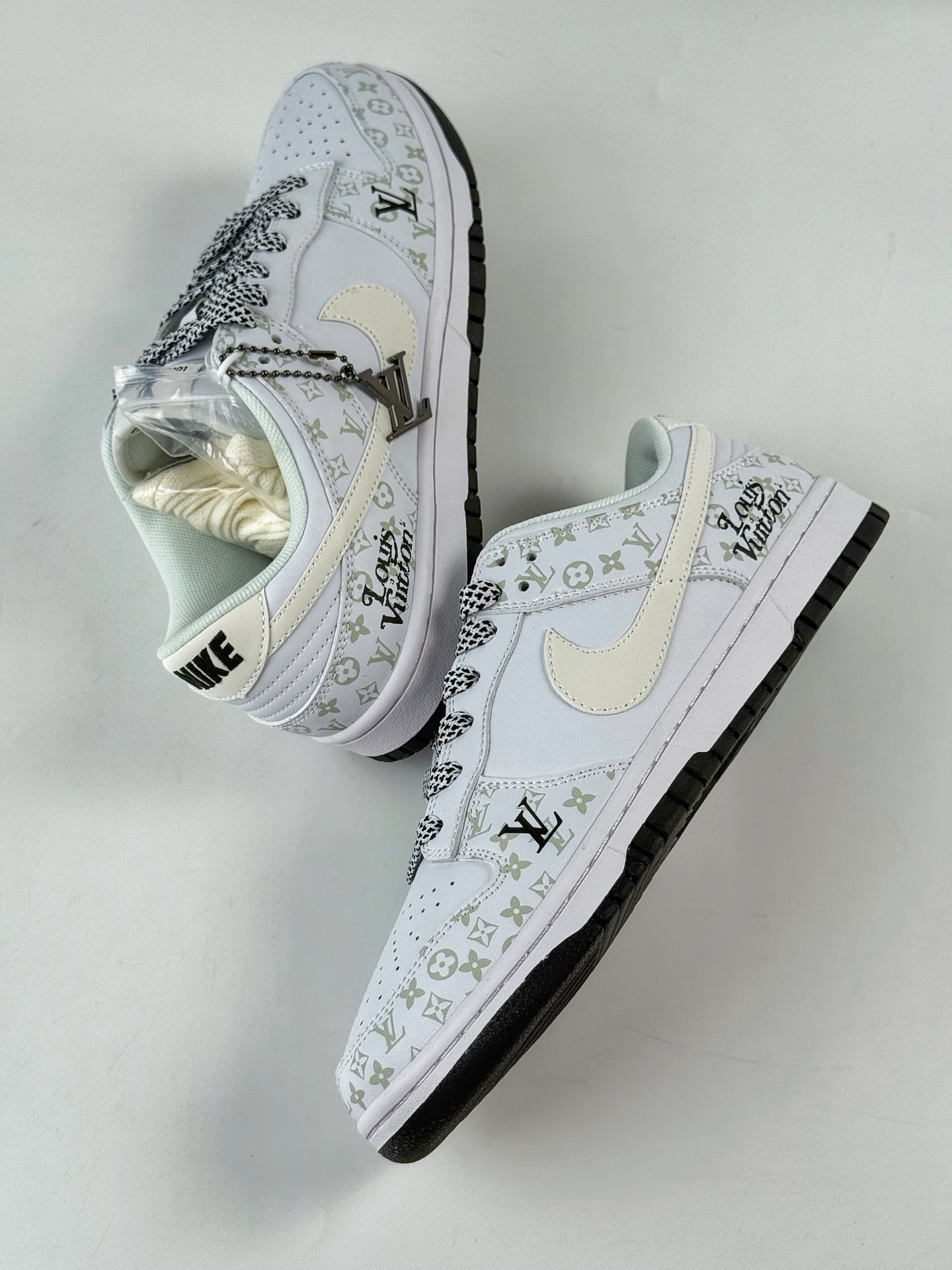Nike SB Dunk Low x Louis Vuitton 白黑满天星 CS1688-128