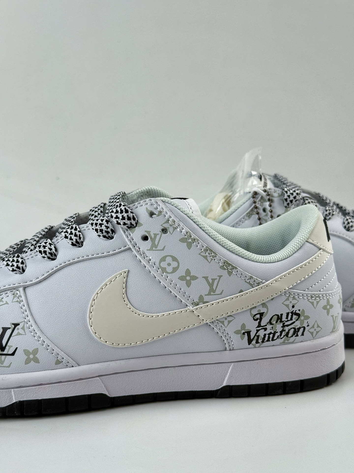 Nike SB Dunk Low x Louis Vuitton 白黑满天星 CS1688-128
