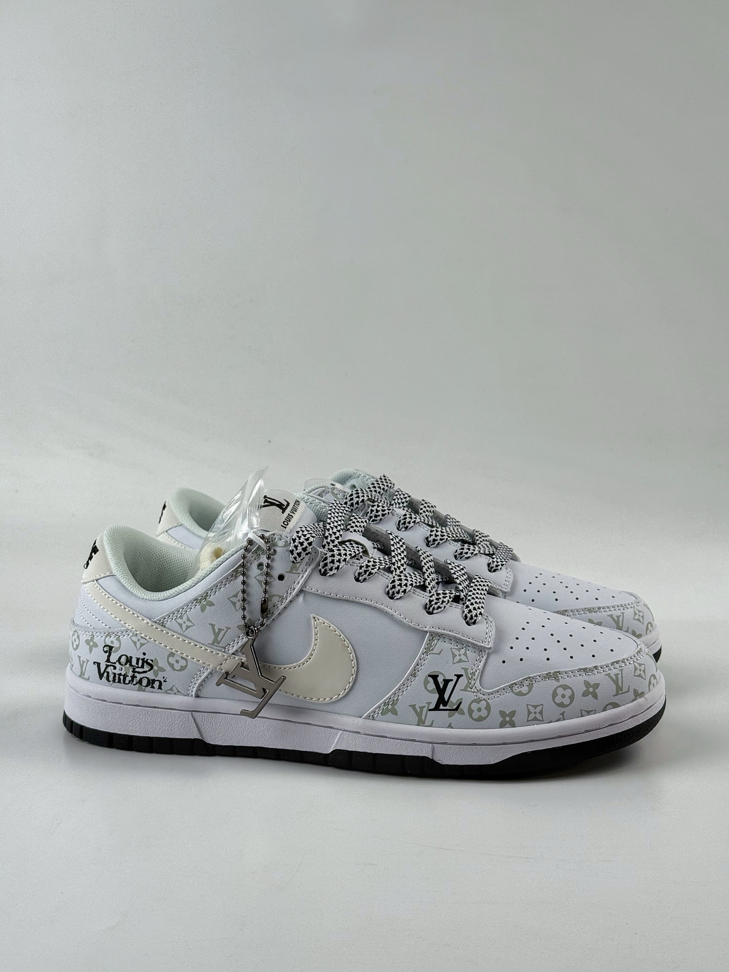 Nike SB Dunk Low x Louis Vuitton 白黑满天星 CS1688-128