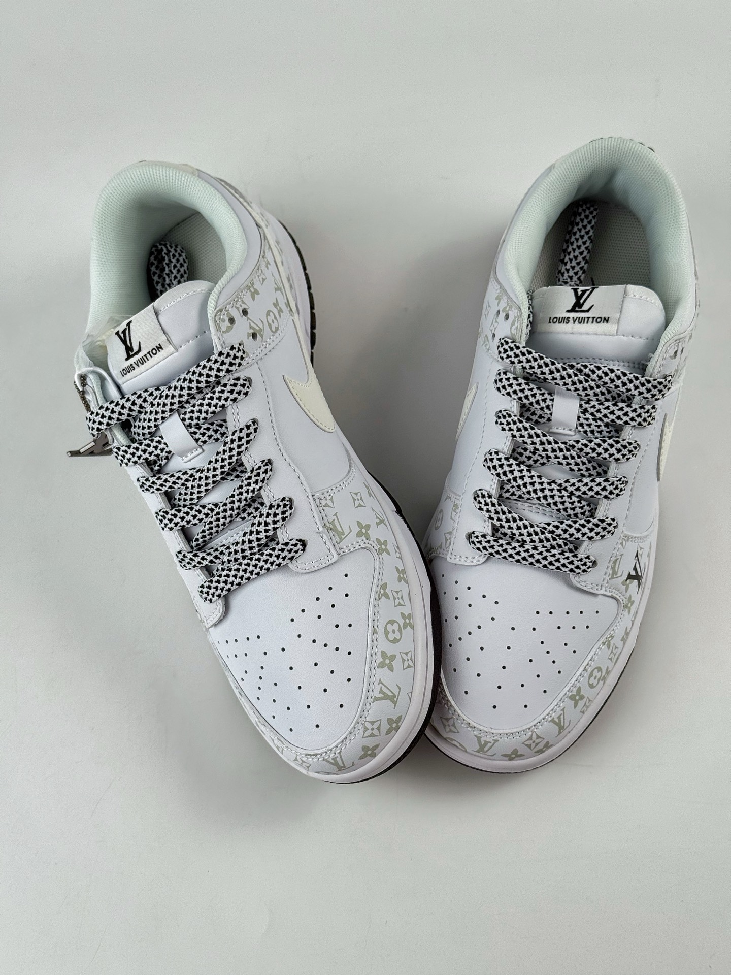 Nike SB Dunk Low x Louis Vuitton 白黑满天星 CS1688-128