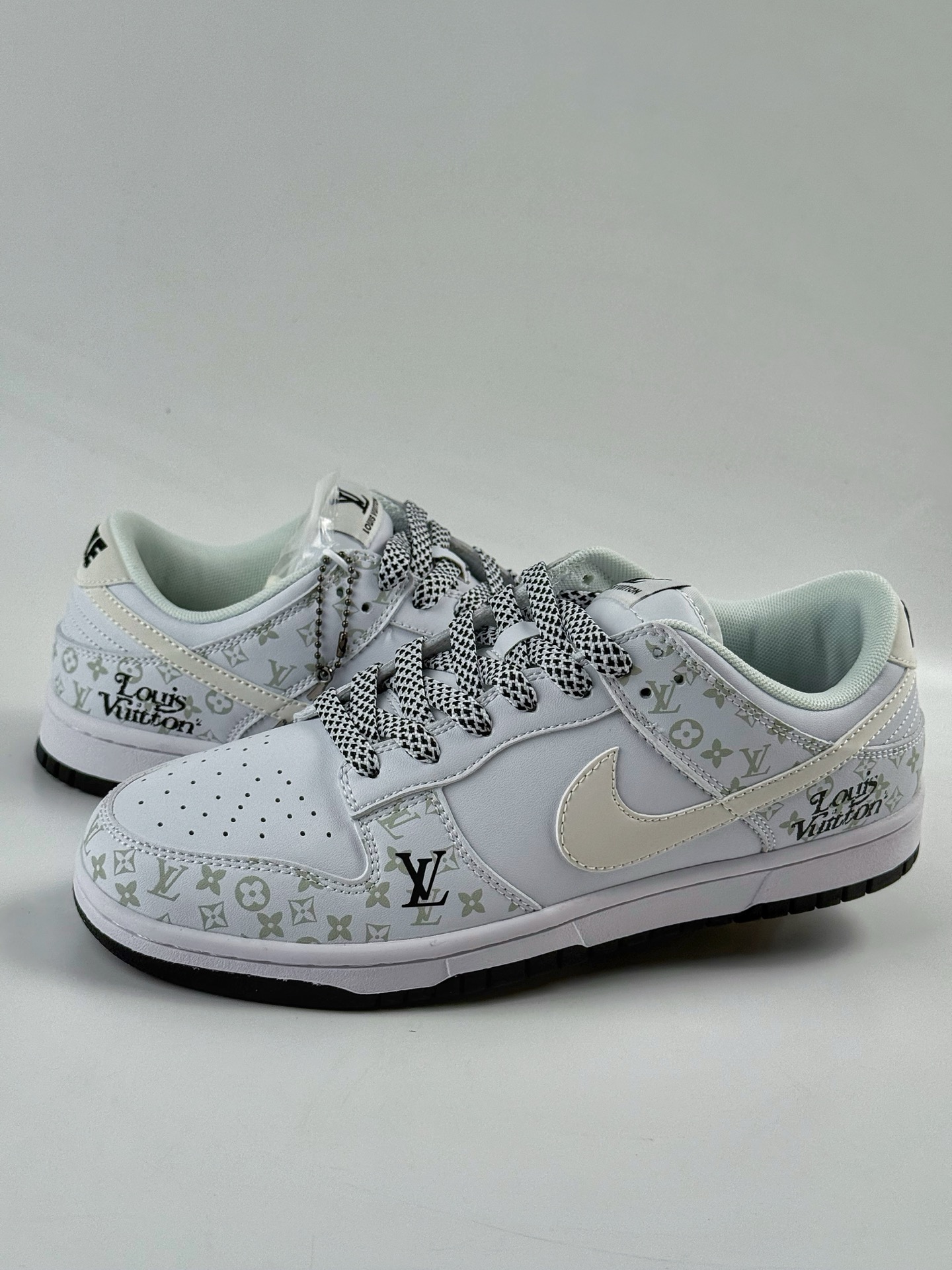 Nike SB Dunk Low x Louis Vuitton 白黑满天星 CS1688-128