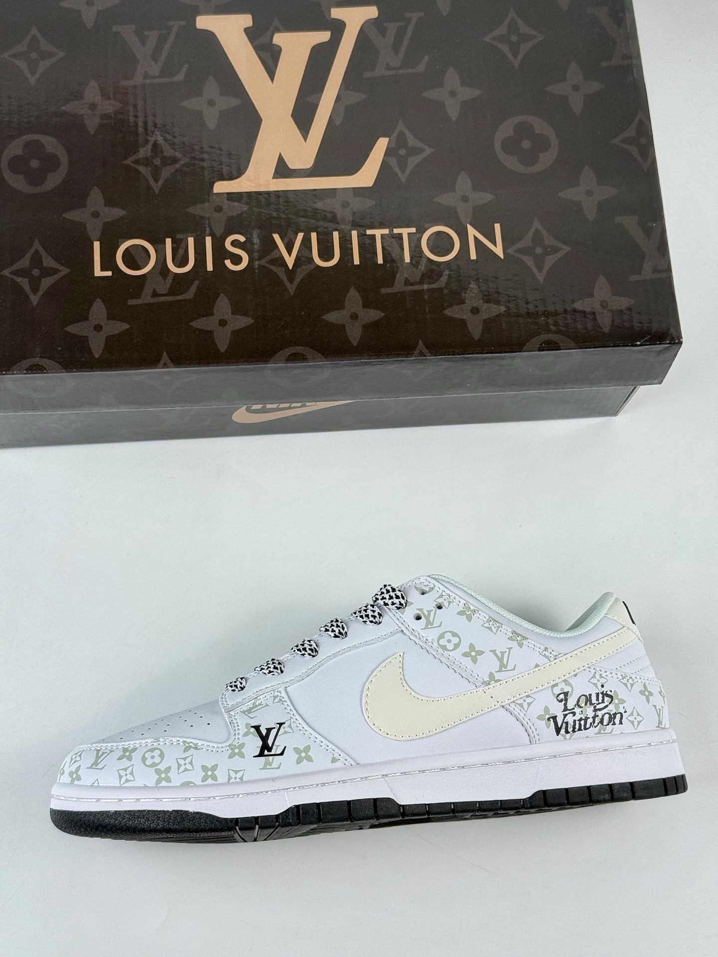 Nike SB Dunk Low x Louis Vuitton 白黑满天星 CS1688-128