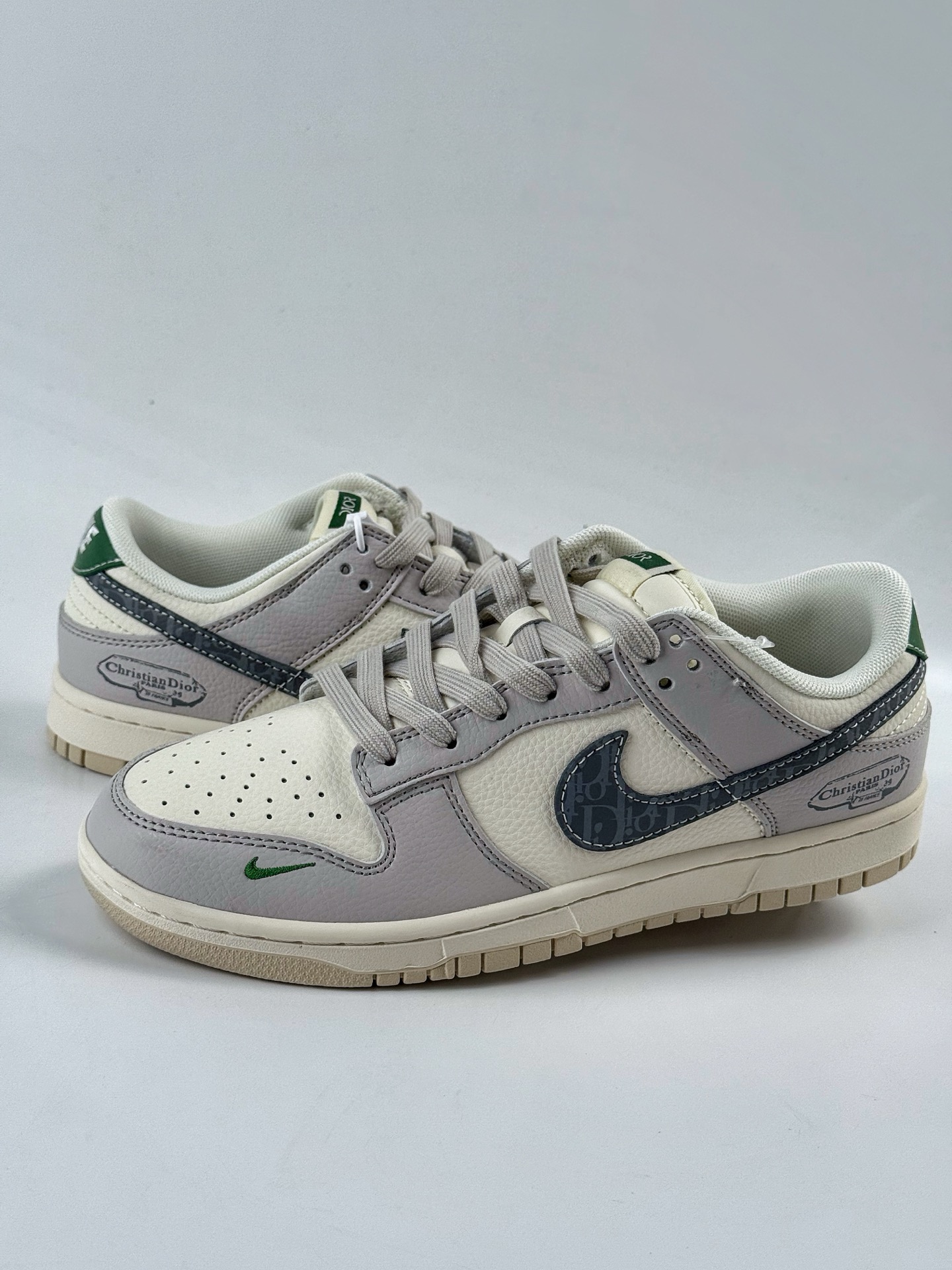 Nike SB Dunk Low x DIOR 灰白小勾 ZH2598-276