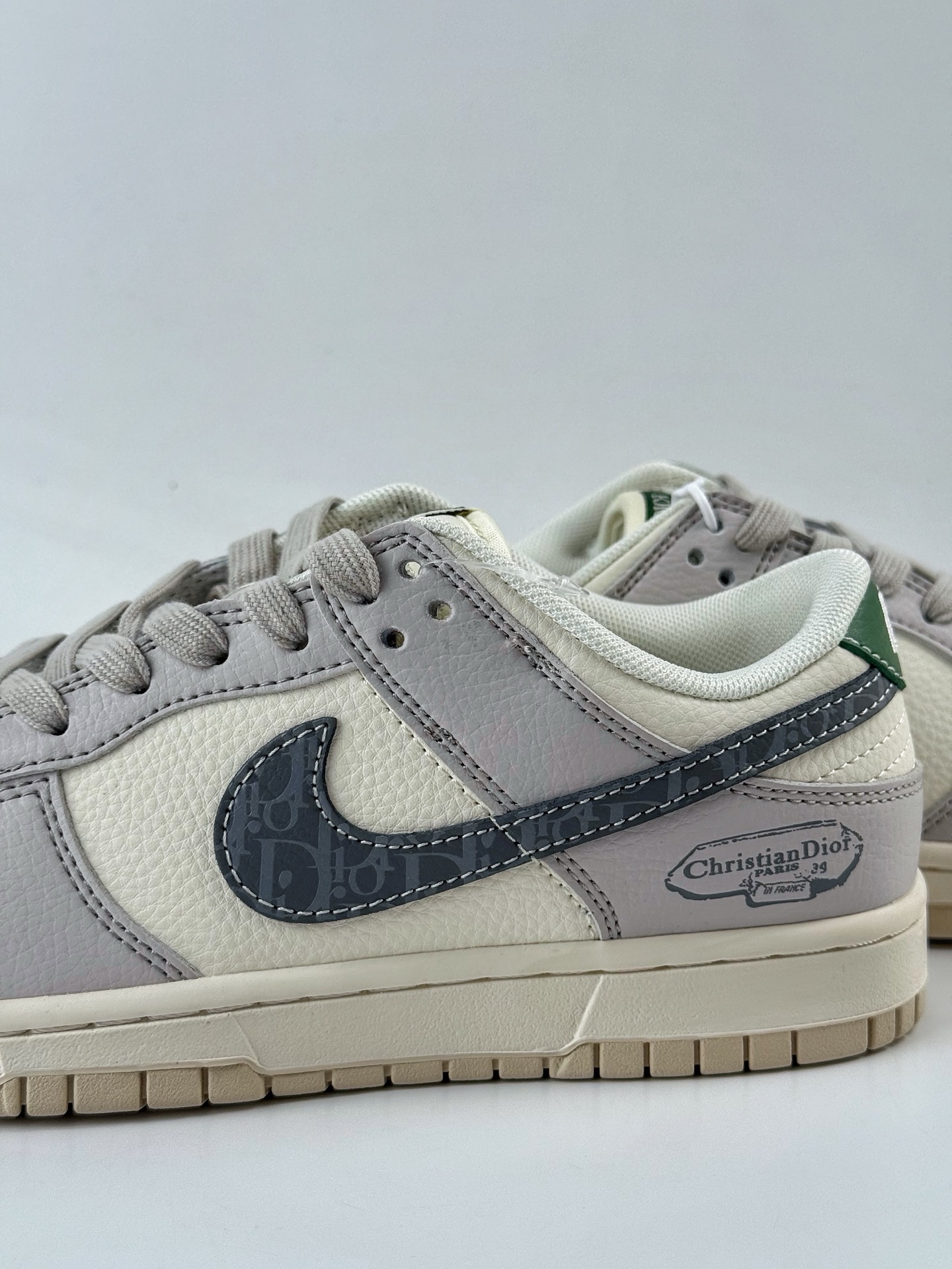 Nike SB Dunk Low x DIOR 灰白小勾 ZH2598-276
