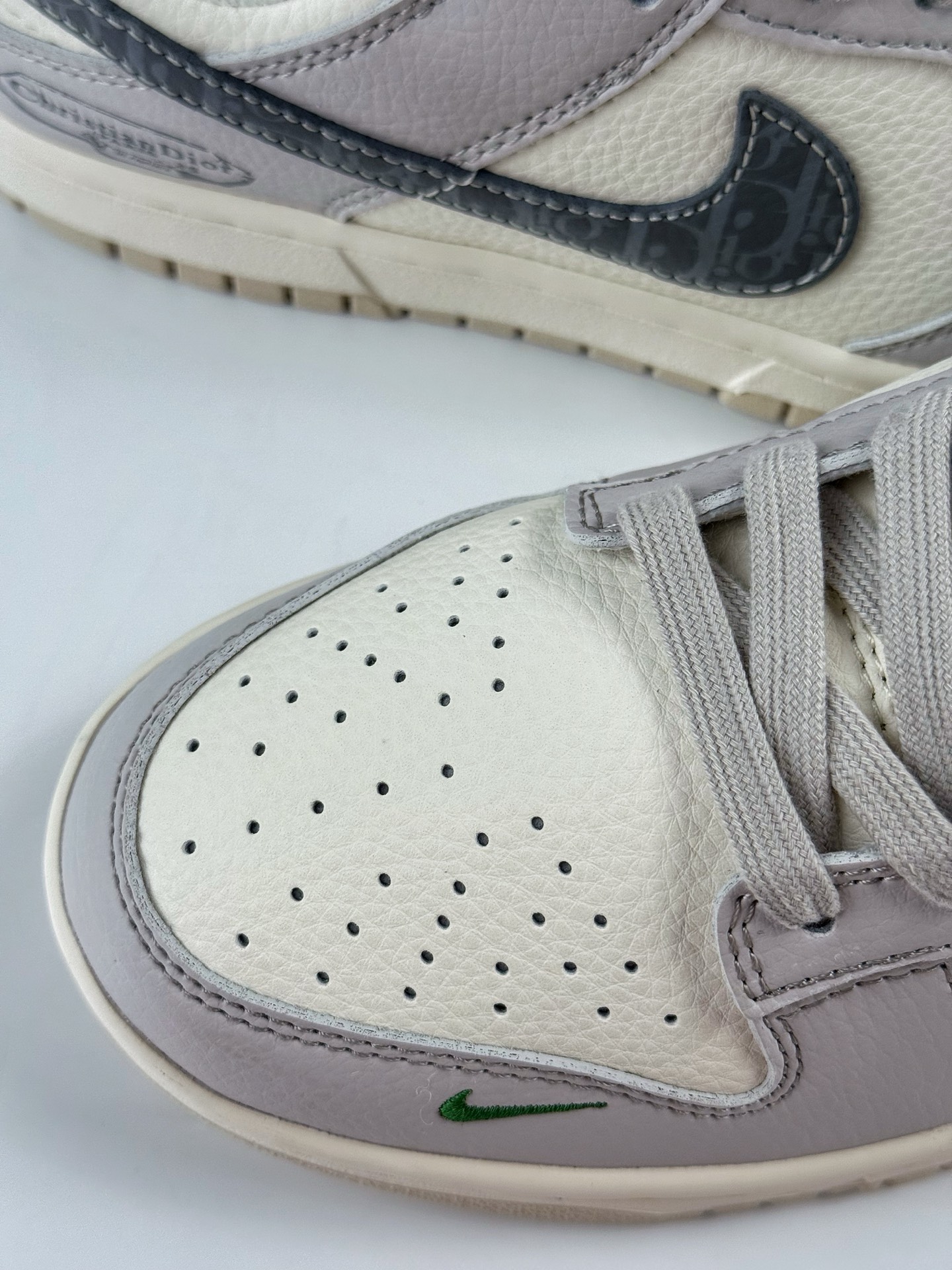 Nike SB Dunk Low x DIOR 灰白小勾 ZH2598-276