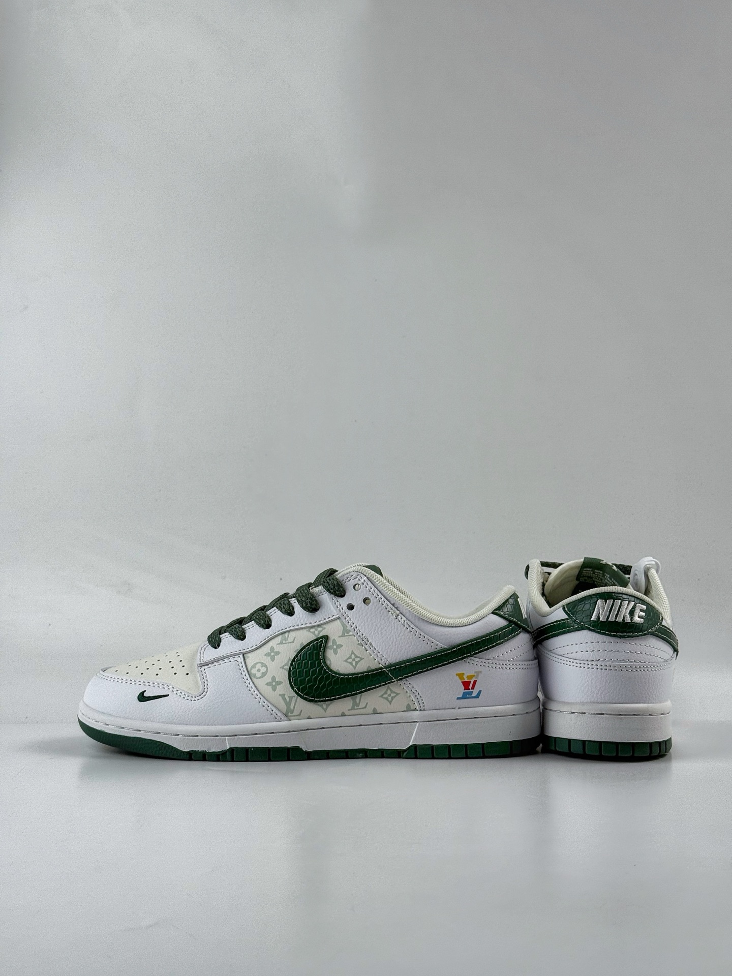 Nike SB Dunk Low x Louis Vuitton 白绿小勾满天星 HS2506-214 Nike SB Dunk Low x Louis Vuitton 白绿小勾满天星 HS2506-214